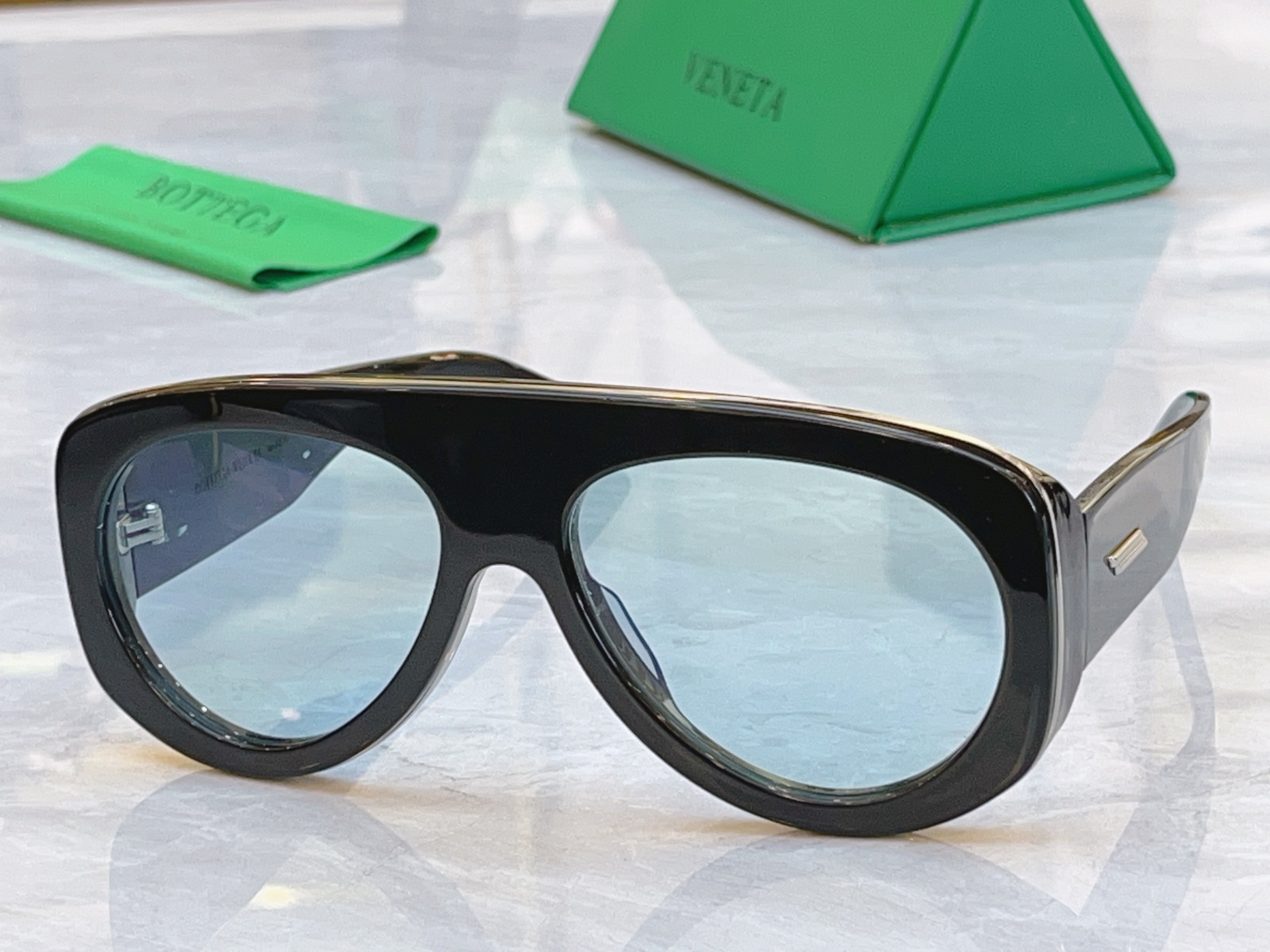 ，【BOTTEGA VENET*】宝缇*嘉新款太阳镜，MODEL：BV1362S，SIZE：58口17-