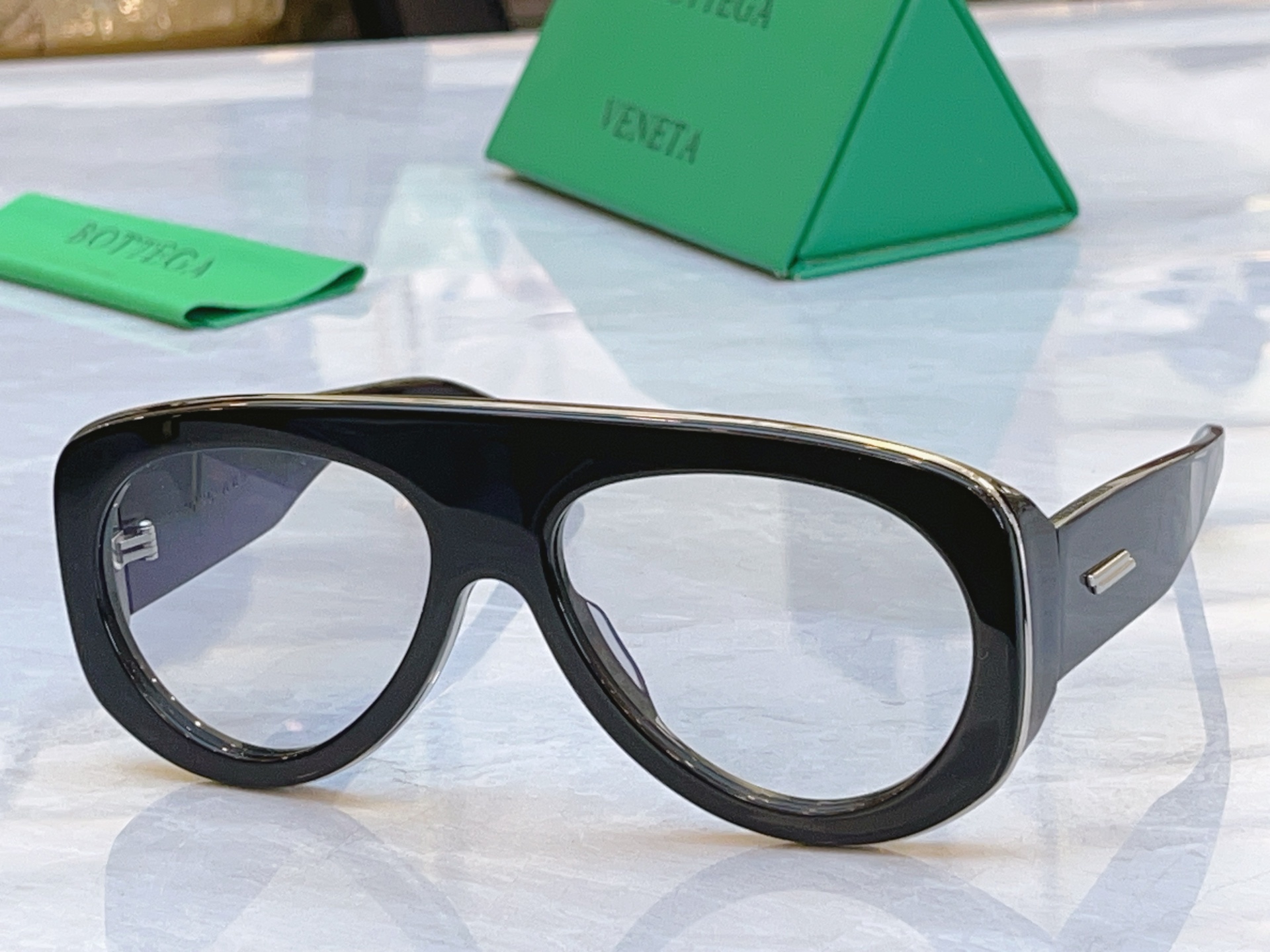 ，【BOTTEGA VENET*】宝缇*嘉新款太阳镜，MODEL：BV1362S，SIZE：58口17-