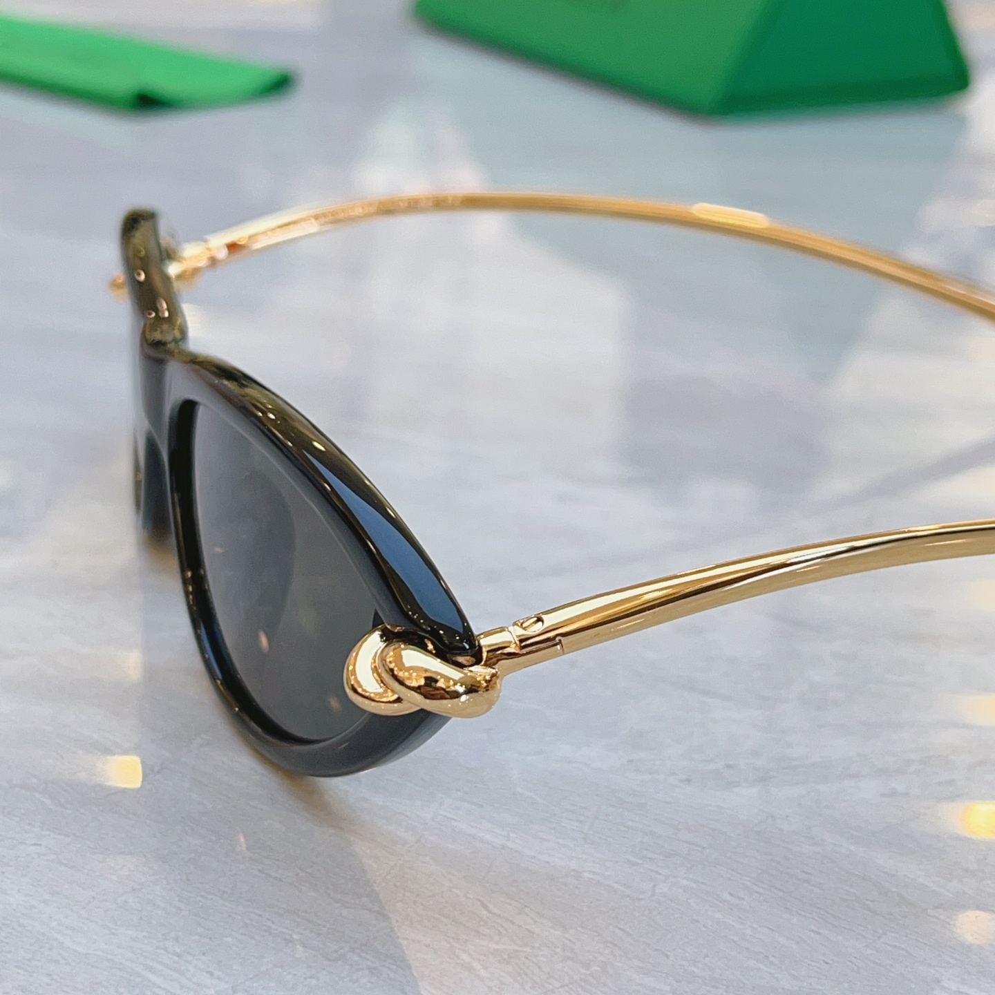 ，【BOTTEGA VENET*】宝缇*嘉新款太阳镜，MODEL：BV1390S，SIZE：55口15-