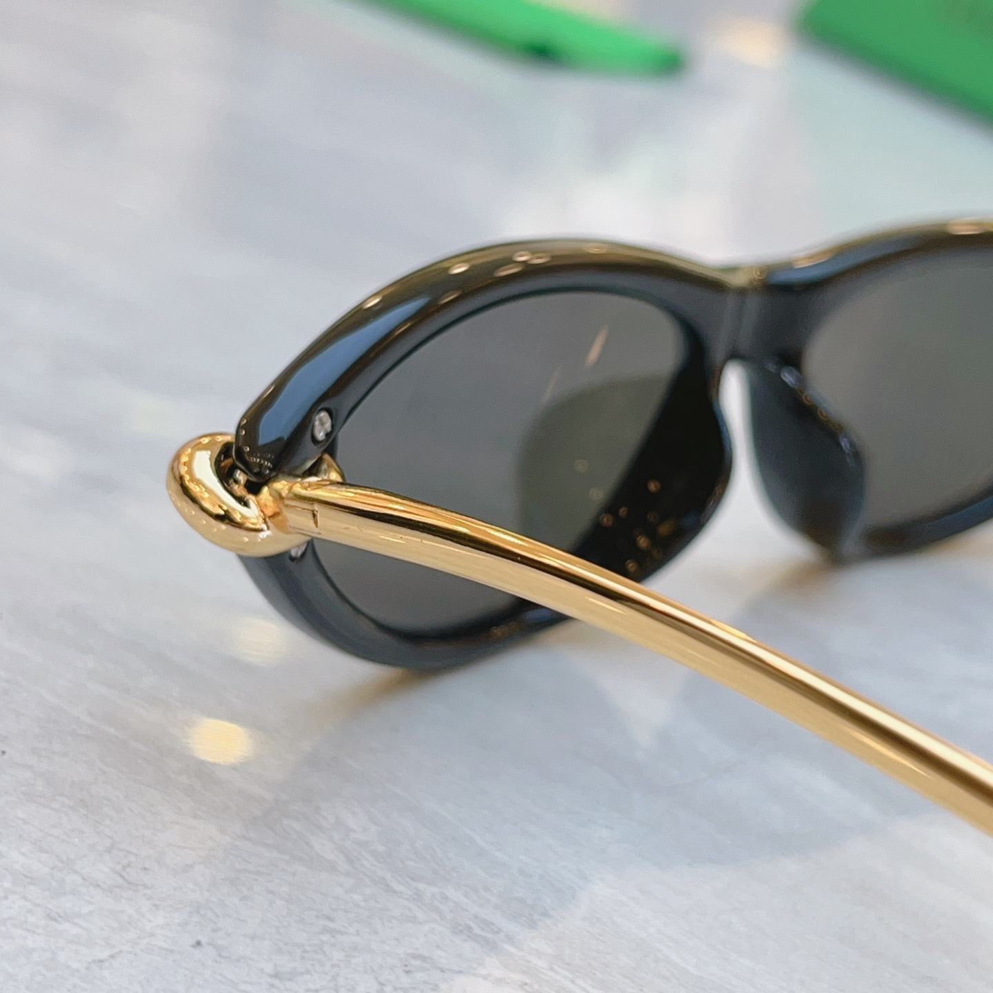 ，【BOTTEGA VENET*】宝缇*嘉新款太阳镜，MODEL：BV1390S，SIZE：55口15-