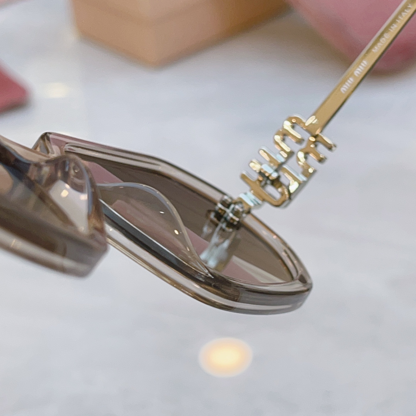 ，【MIUMI*】缪*缪新款太阳镜🕶️，Mod：MU 157AV，SIZE:58口20-143