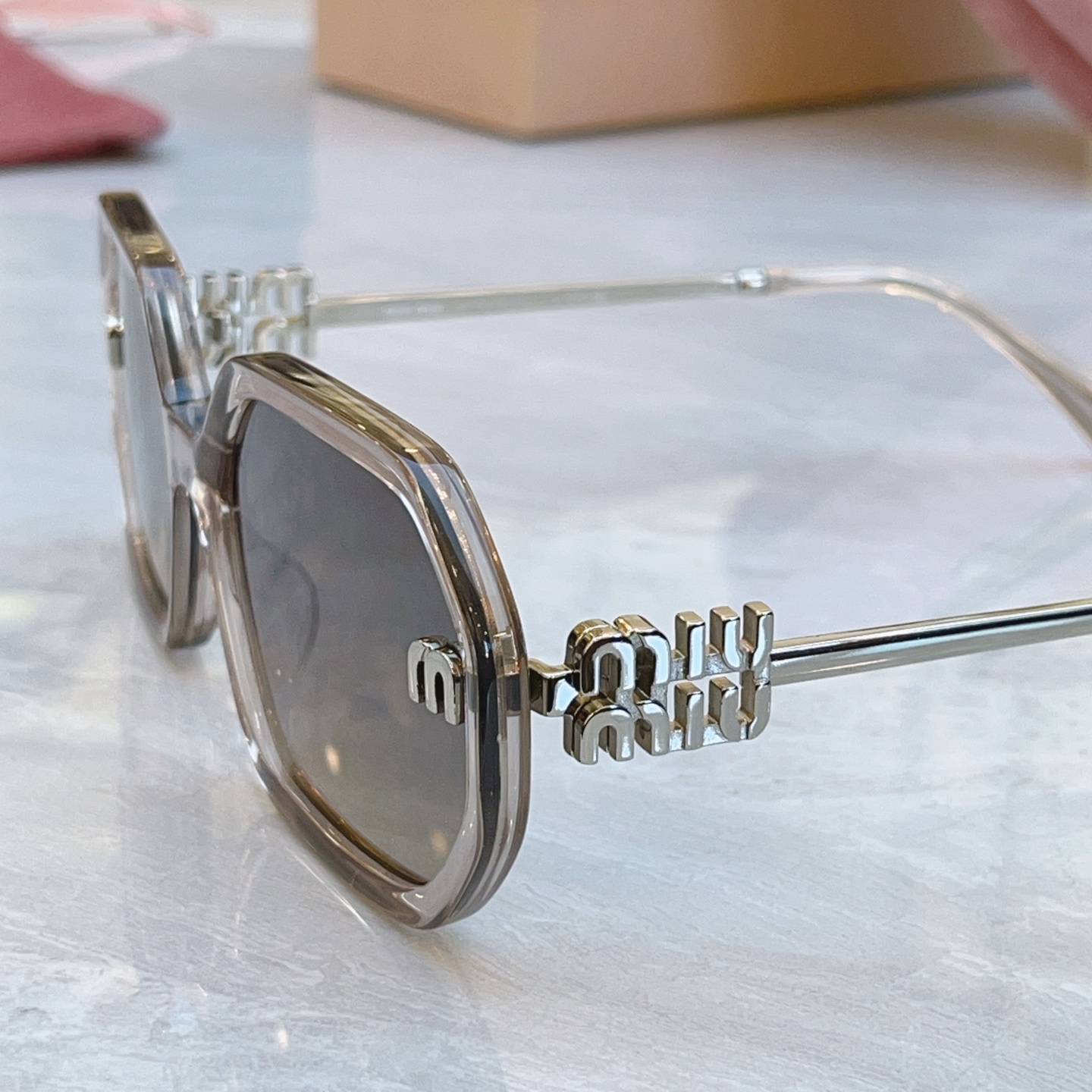 ，【MIUMI*】缪*缪新款太阳镜🕶️，Mod：MU 157AV，SIZE:58口20-143