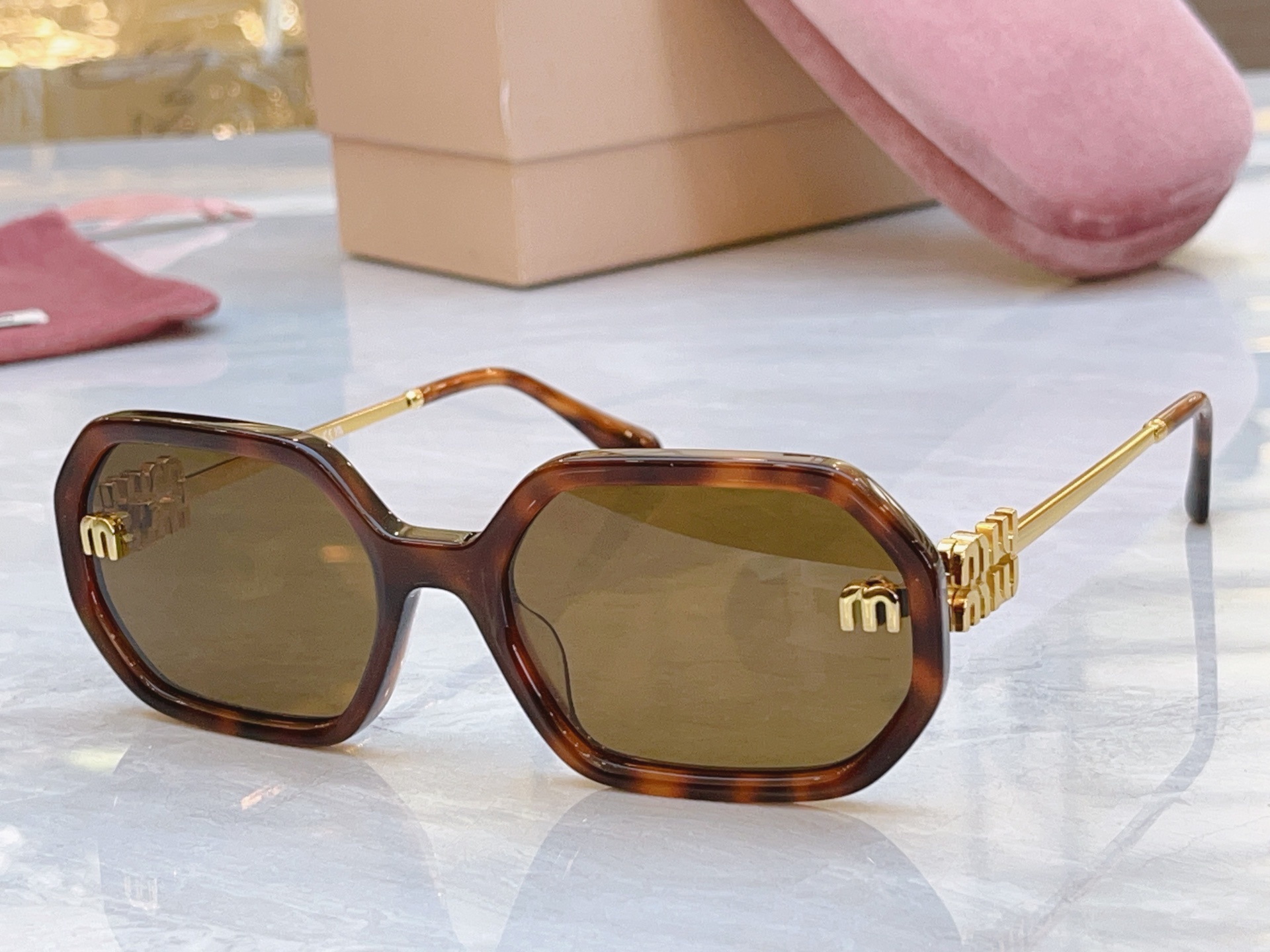 ，【MIUMI*】缪*缪新款太阳镜🕶️，Mod：MU 157AV，SIZE:58口20-143