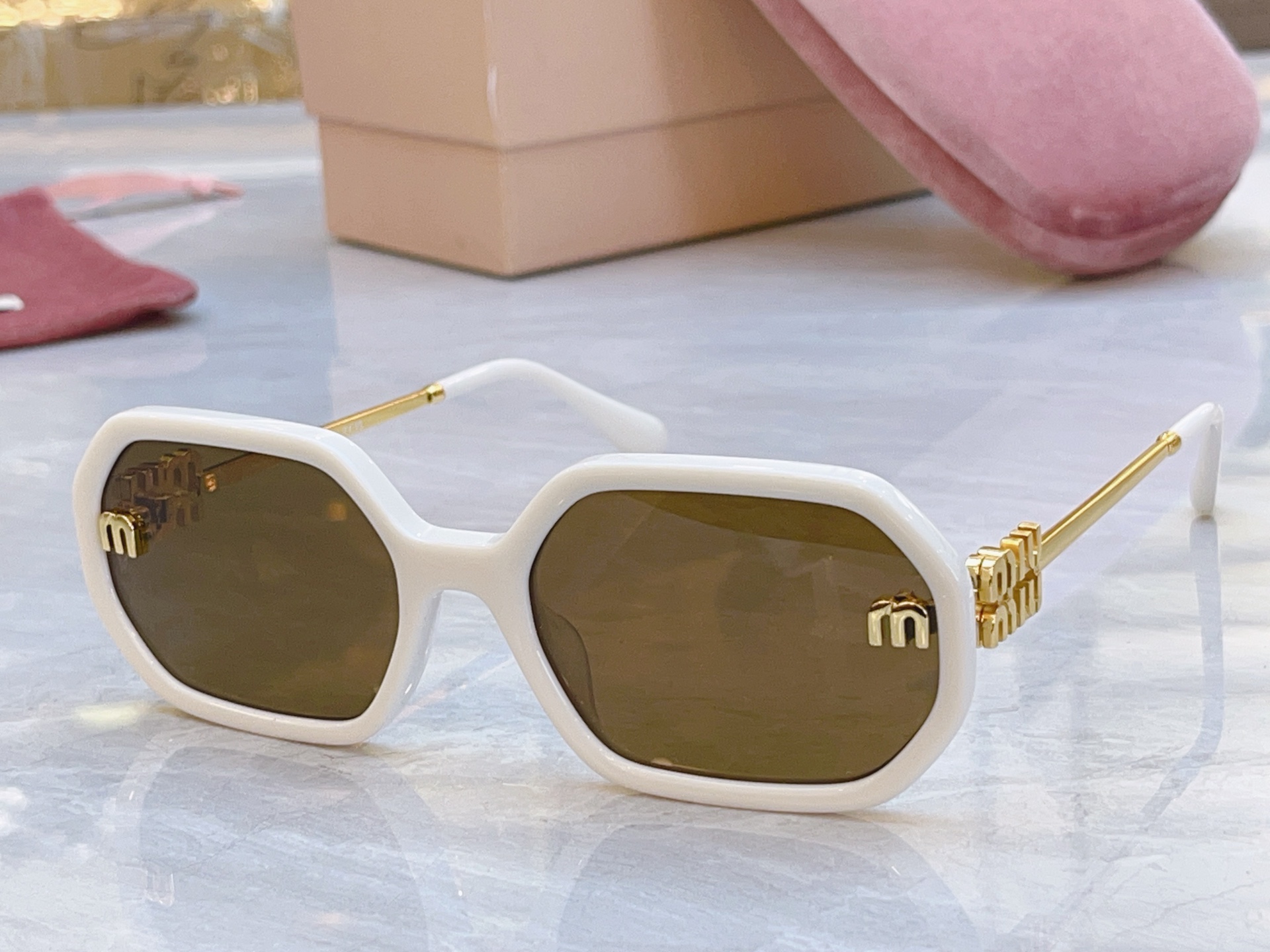 ，【MIUMI*】缪*缪新款太阳镜🕶️，Mod：MU 157AV，SIZE:58口20-143