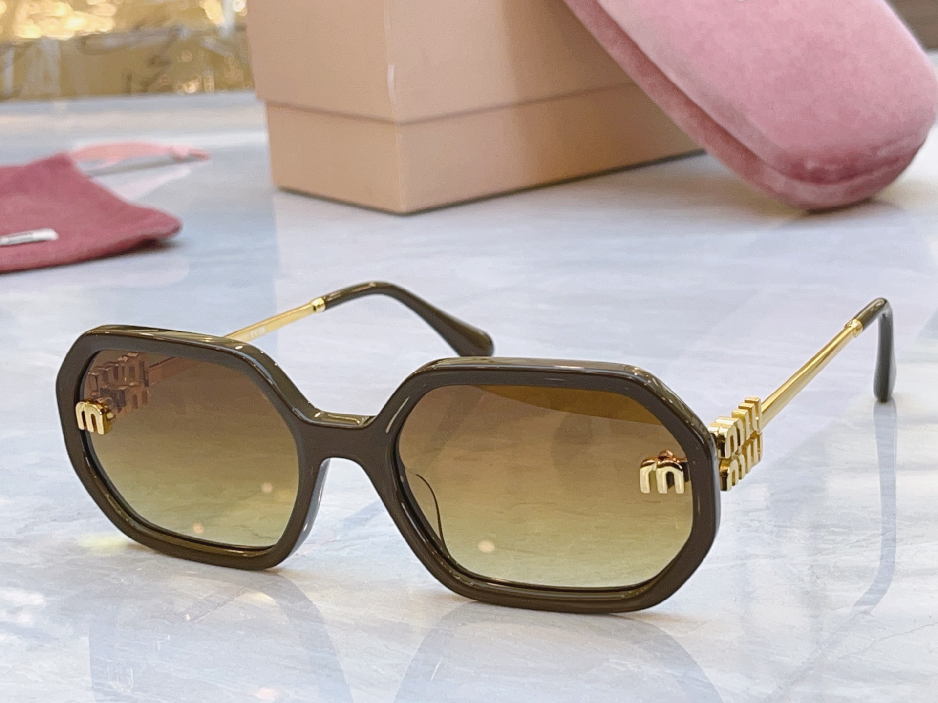 ，【MIUMI*】缪*缪新款太阳镜🕶️，Mod：MU 157AV，SIZE:58口20-143