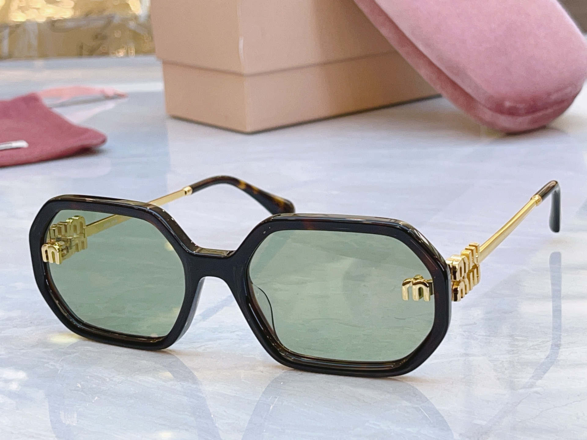 ，【MIUMI*】缪*缪新款太阳镜🕶️，Mod：MU 157AV，SIZE:58口20-143