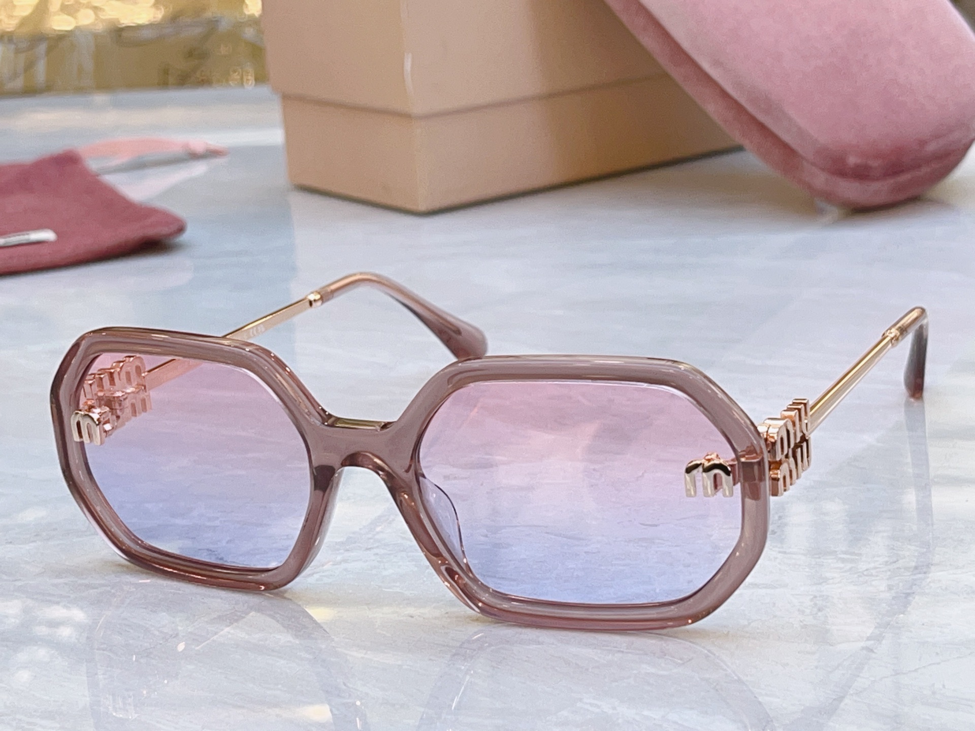 ，【MIUMI*】缪*缪新款太阳镜🕶️，Mod：MU 157AV，SIZE:58口20-143