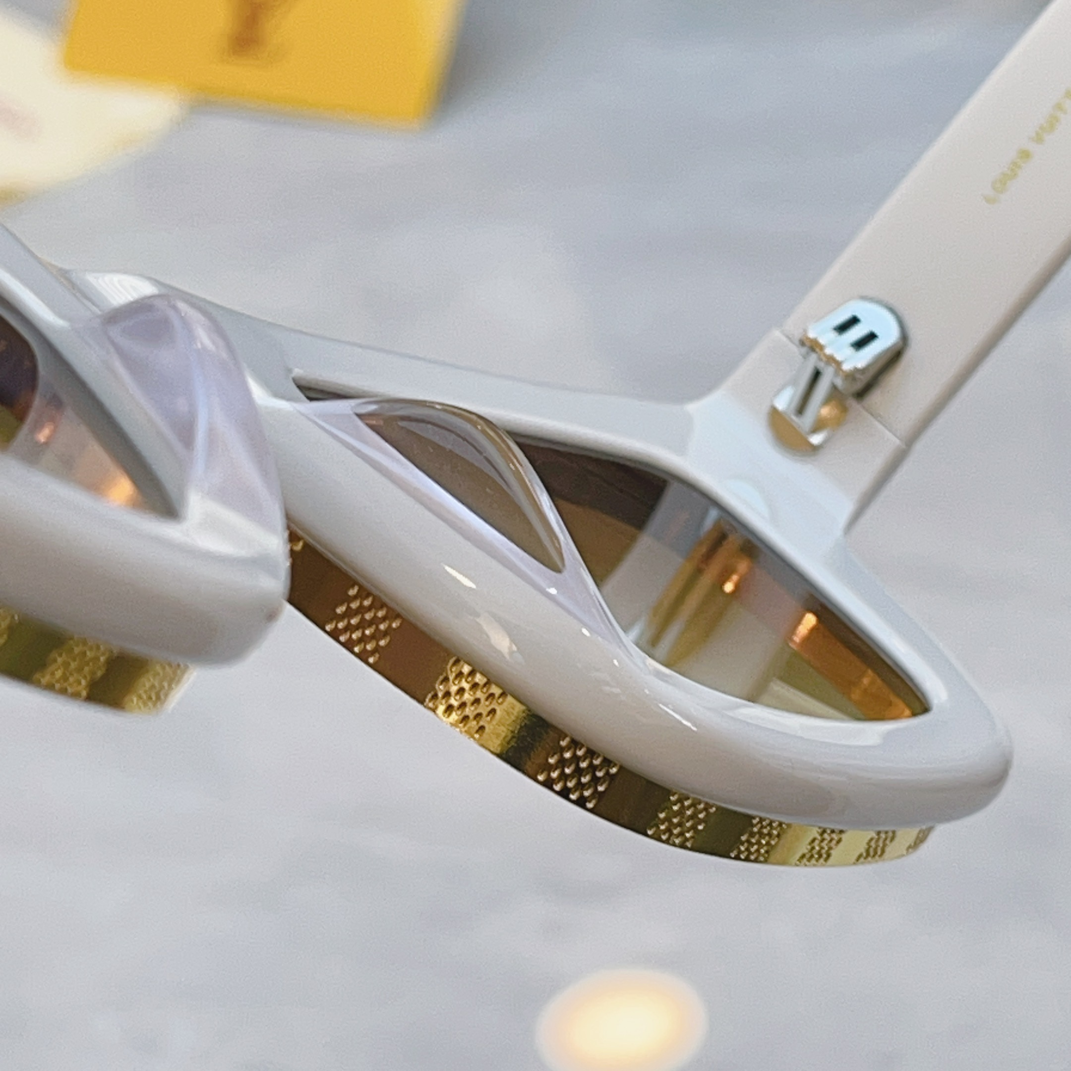 ，【LOUIS VUITTO*】路易*威登新款太阳镜，MODEL：Z2442U，SIZE：50口25-1