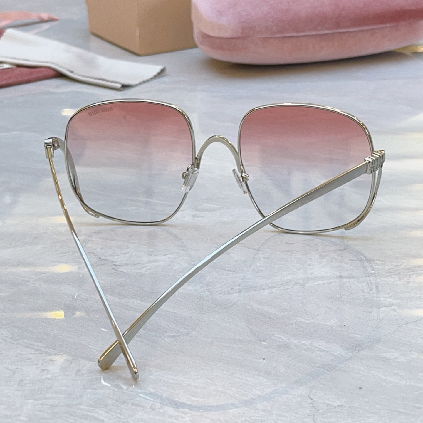 ，【MIUMI*】缪*缪新款太阳镜🕶️，Mod：MU A624S，SIZE:58口21-145