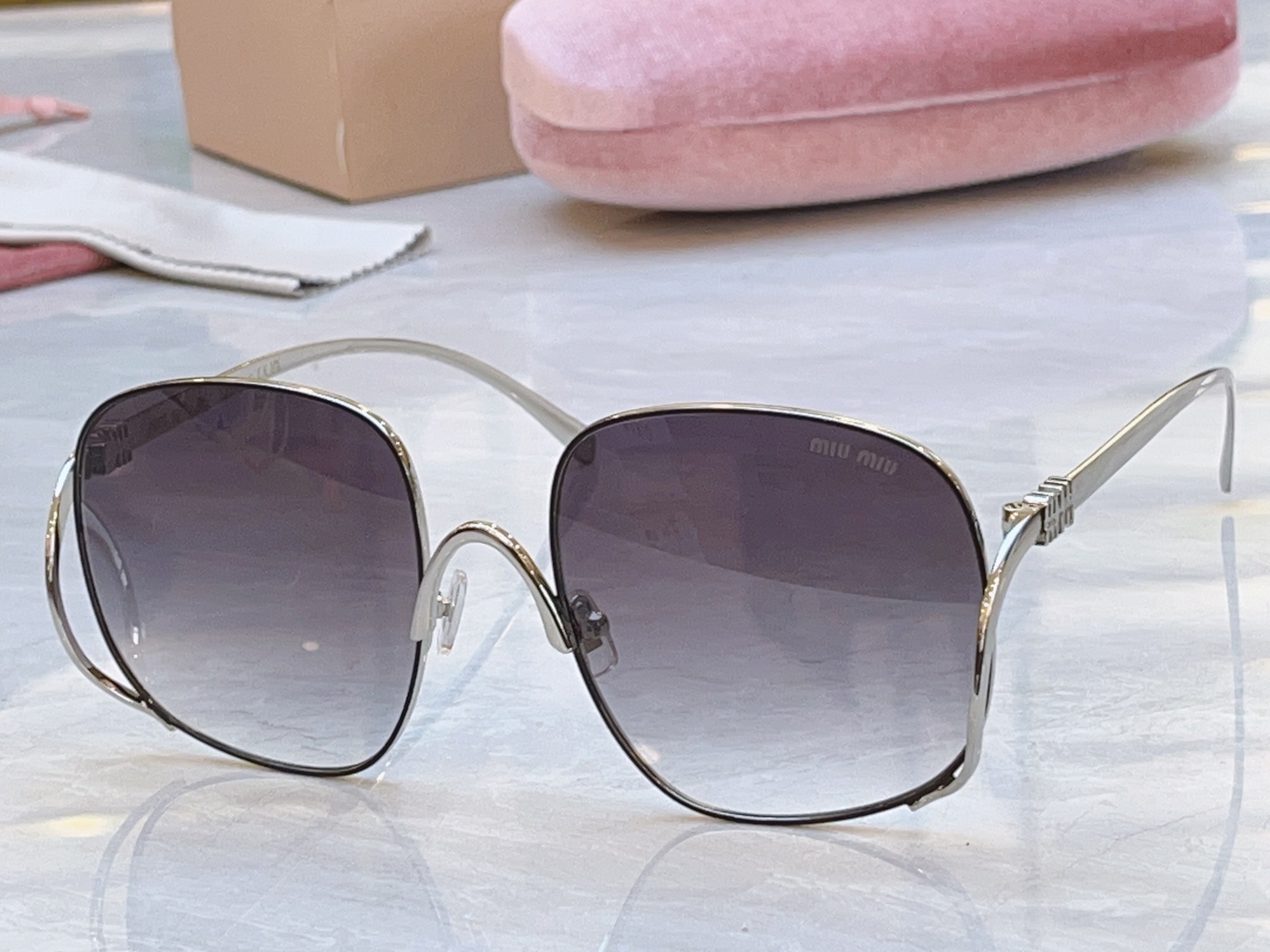 ，【MIUMI*】缪*缪新款太阳镜🕶️，Mod：MU A624S，SIZE:58口21-145