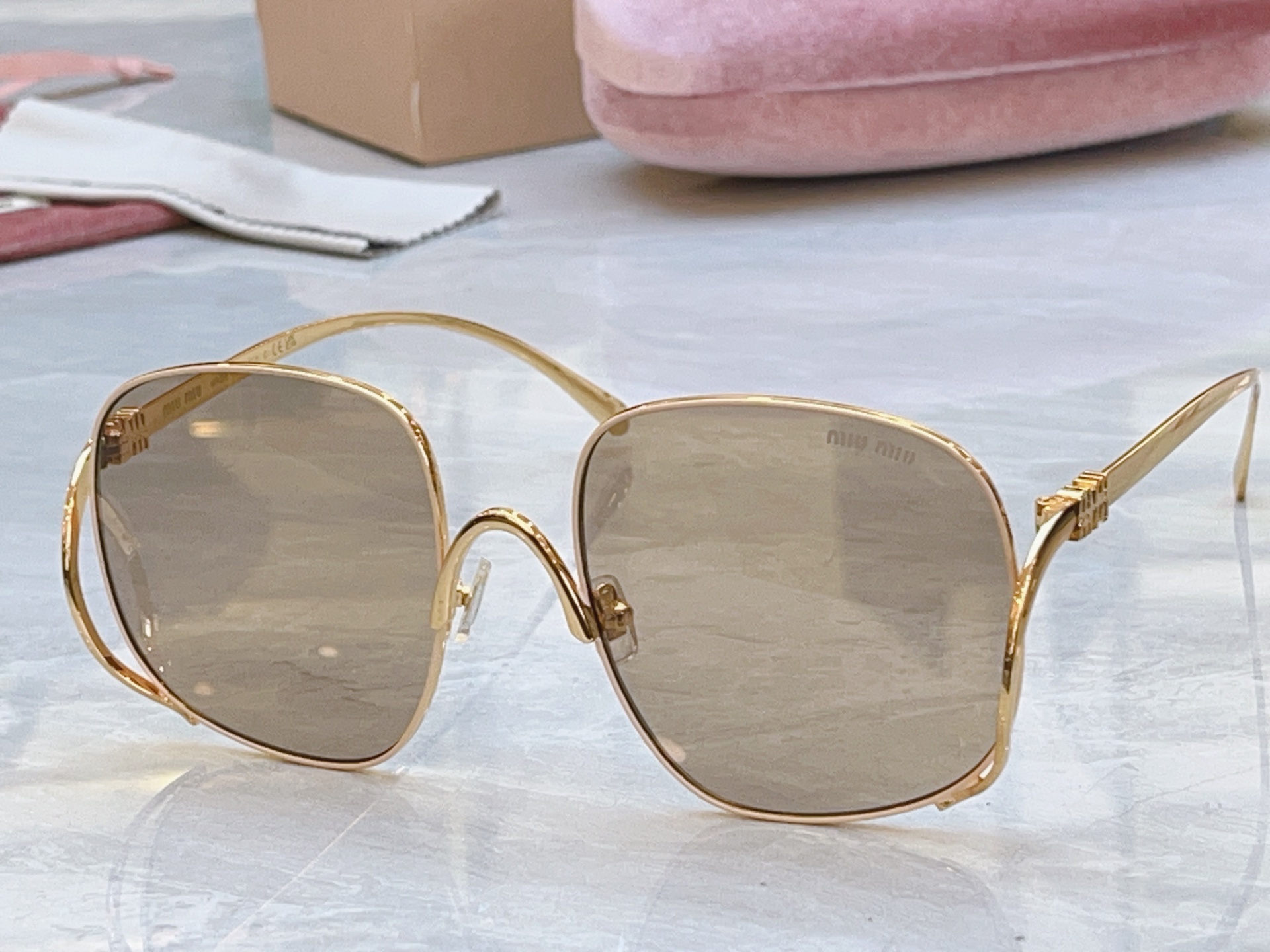 ，【MIUMI*】缪*缪新款太阳镜🕶️，Mod：MU A624S，SIZE:58口21-145