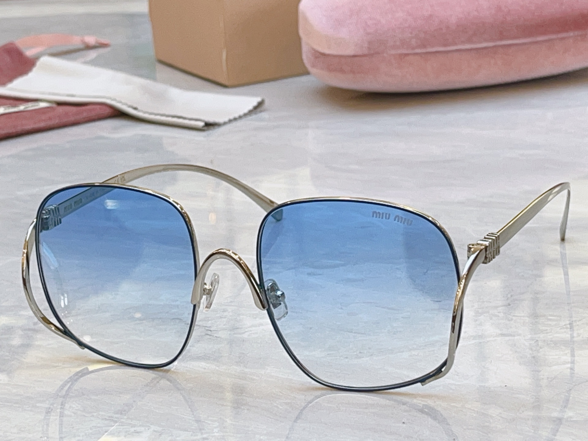 ，【MIUMI*】缪*缪新款太阳镜🕶️，Mod：MU A624S，SIZE:58口21-145