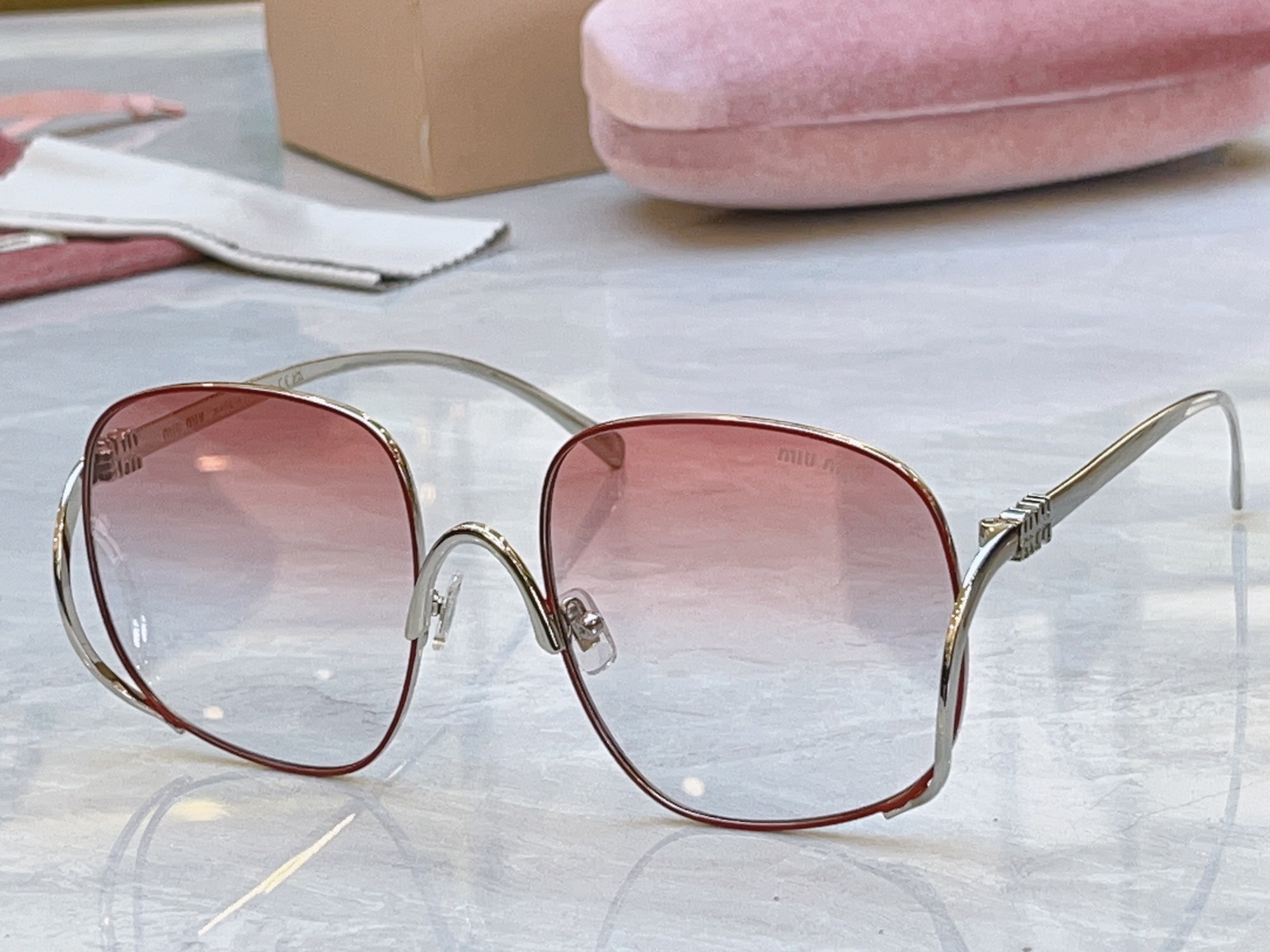 ，【MIUMI*】缪*缪新款太阳镜🕶️，Mod：MU A624S，SIZE:58口21-145