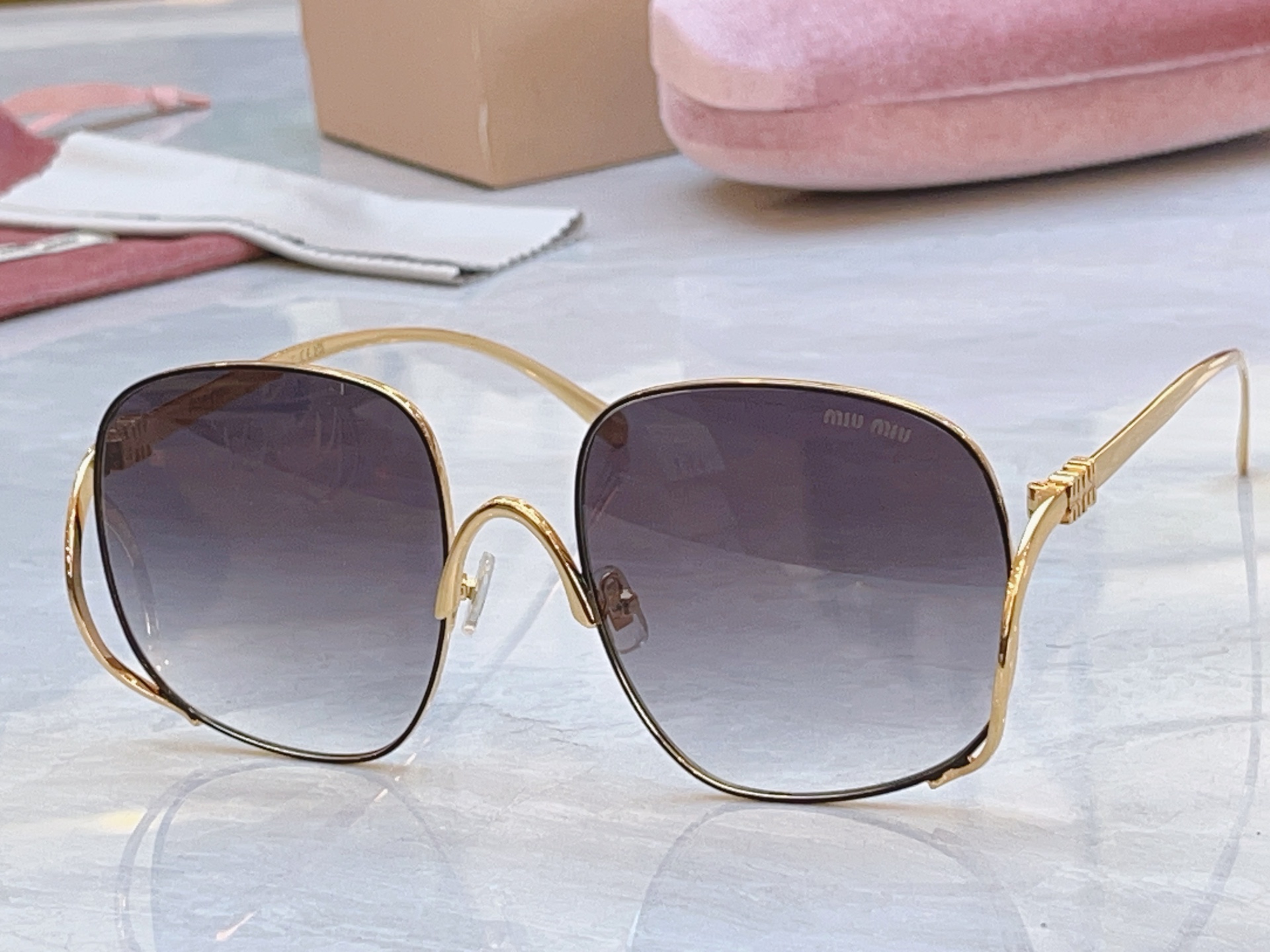 ，【MIUMI*】缪*缪新款太阳镜🕶️，Mod：MU A624S，SIZE:58口21-145