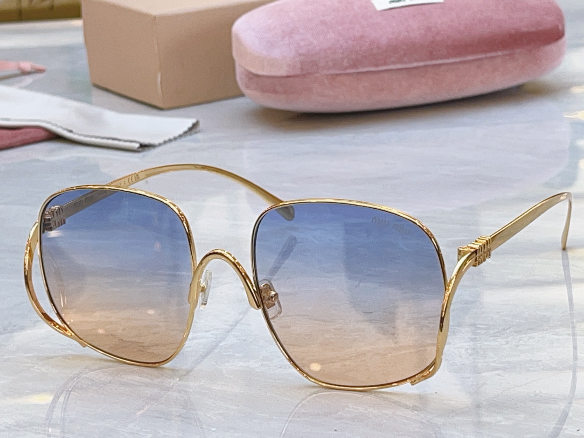 ，【MIUMI*】缪*缪新款太阳镜🕶️，Mod：MU A624S，SIZE:58口21-145