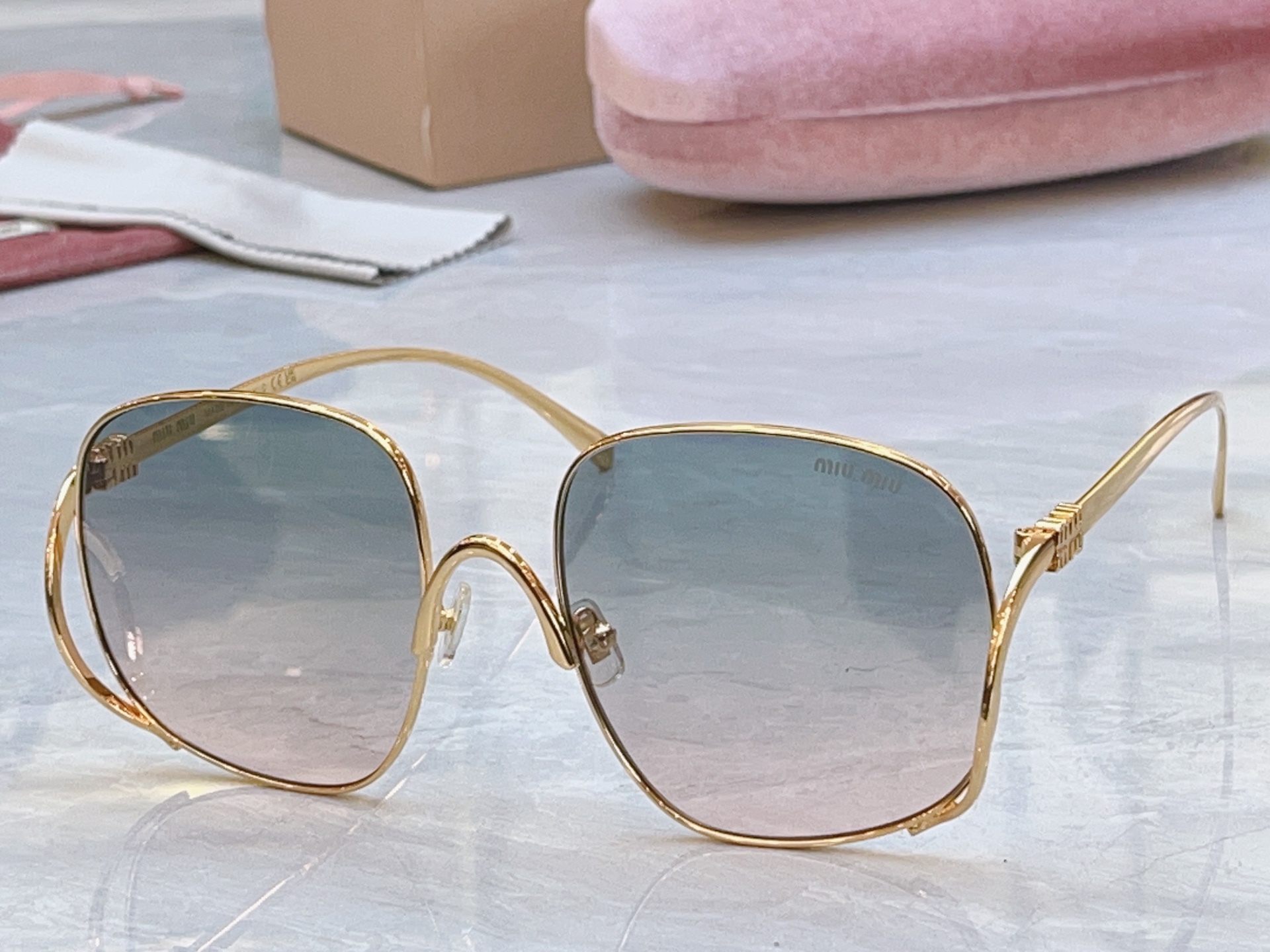 ，【MIUMI*】缪*缪新款太阳镜🕶️，Mod：MU A624S，SIZE:58口21-145