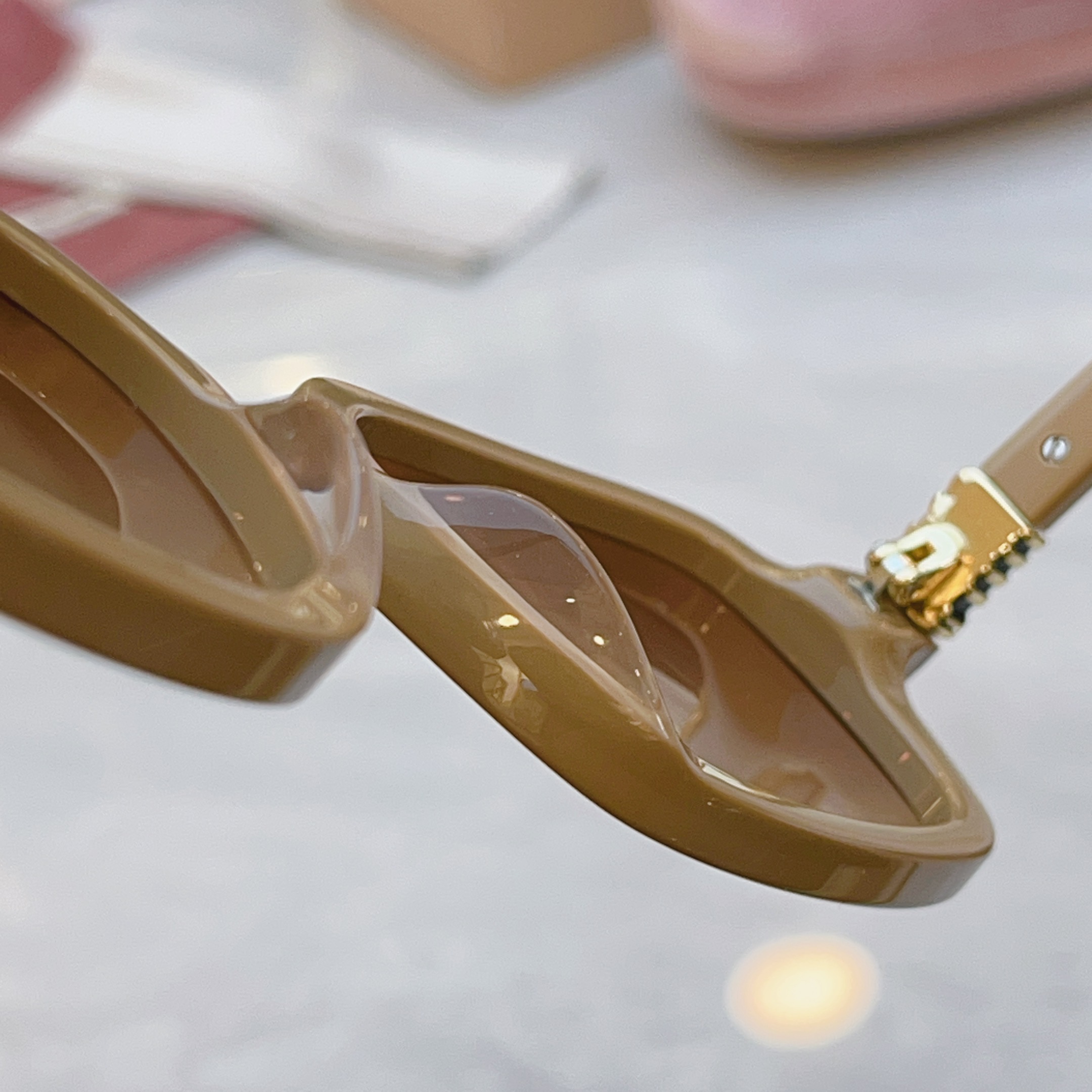 ，【MIUMI*】缪*缪新款太阳镜🕶️，Mod：SMU 72KS，SIZE:55口15-145