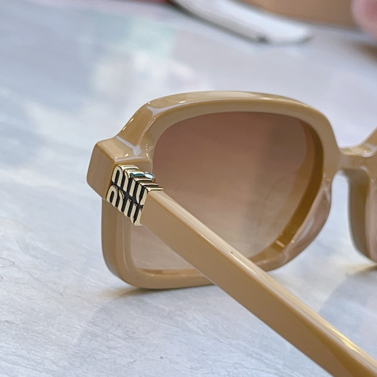 ，【MIUMI*】缪*缪新款太阳镜🕶️，Mod：SMU 72KS，SIZE:55口15-145