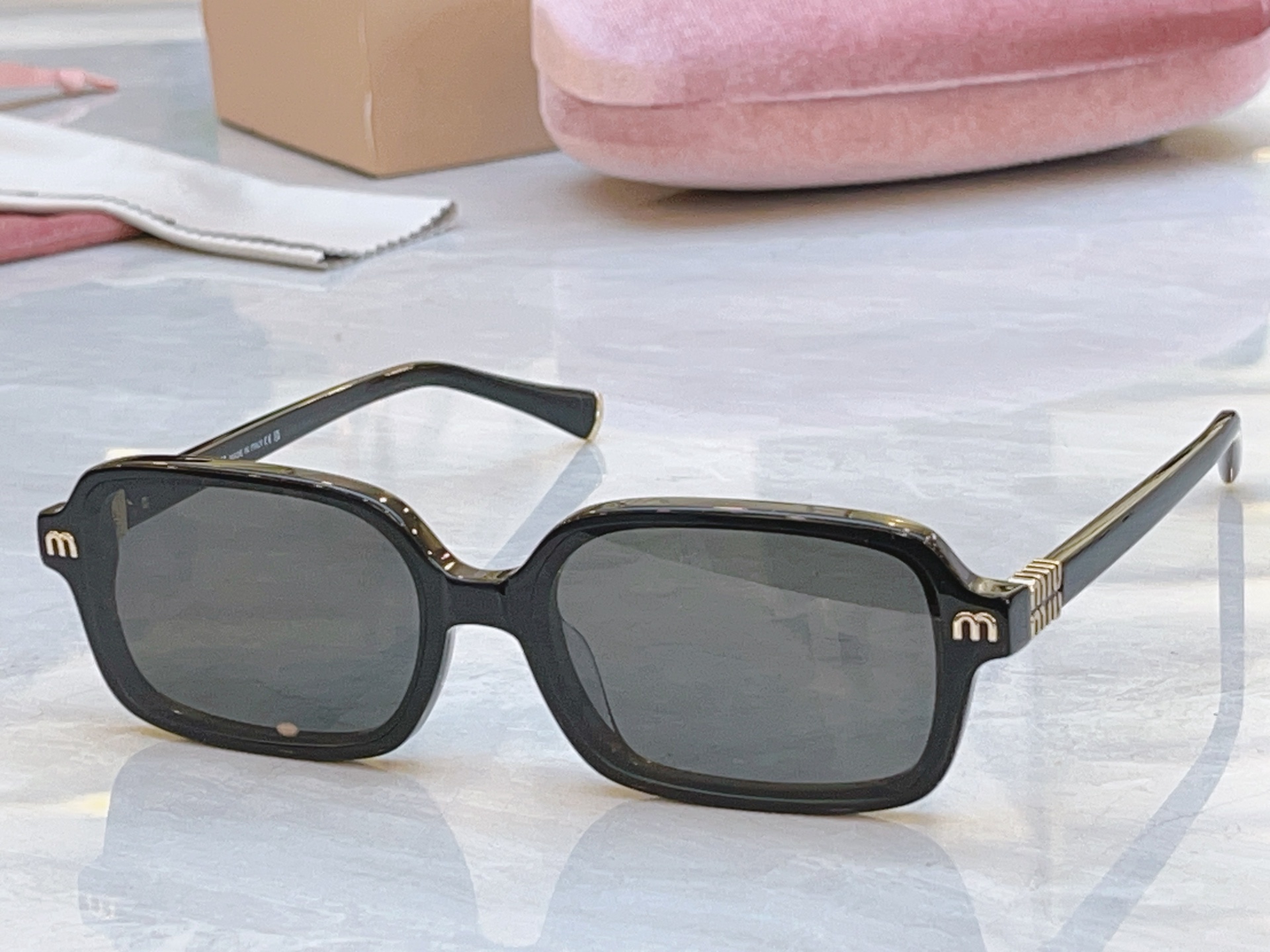 ，【MIUMI*】缪*缪新款太阳镜🕶️，Mod：SMU 72KS，SIZE:55口15-145