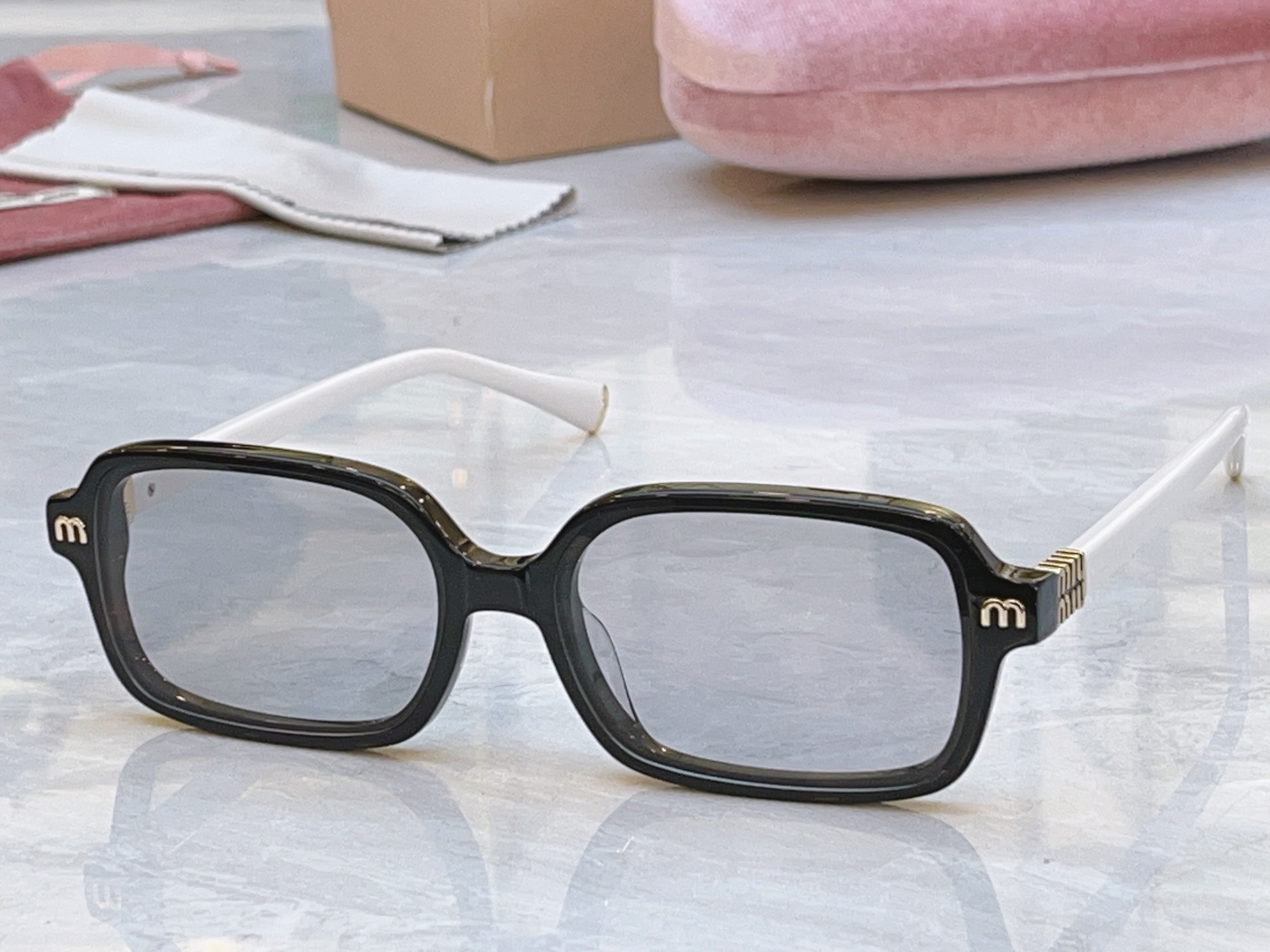 ，【MIUMI*】缪*缪新款太阳镜🕶️，Mod：SMU 72KS，SIZE:55口15-145