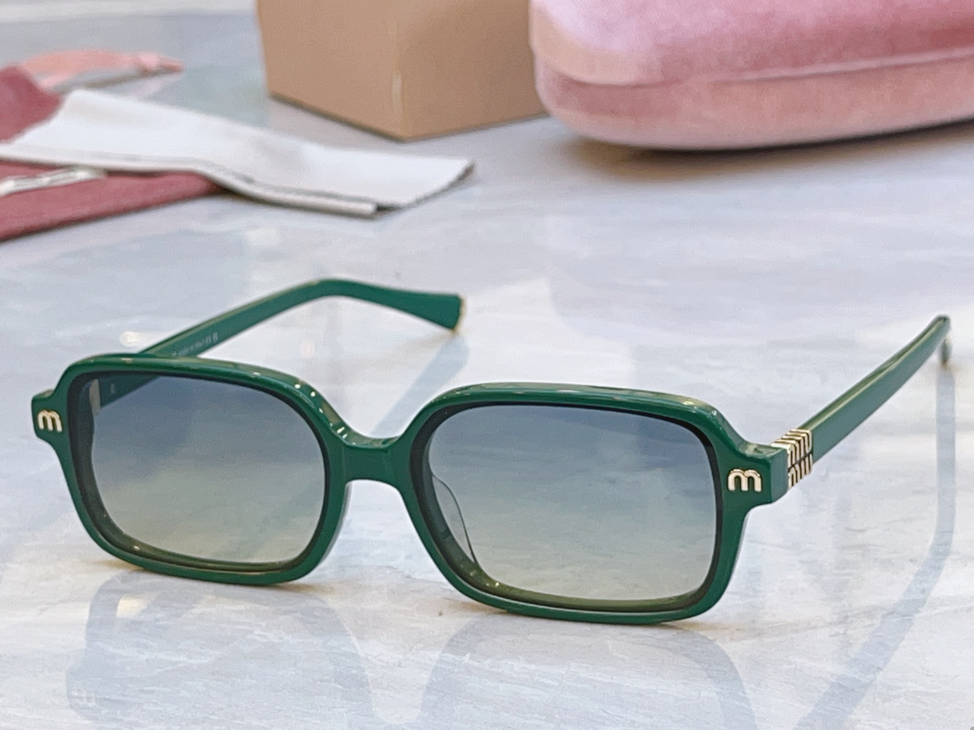 ，【MIUMI*】缪*缪新款太阳镜🕶️，Mod：SMU 72KS，SIZE:55口15-145