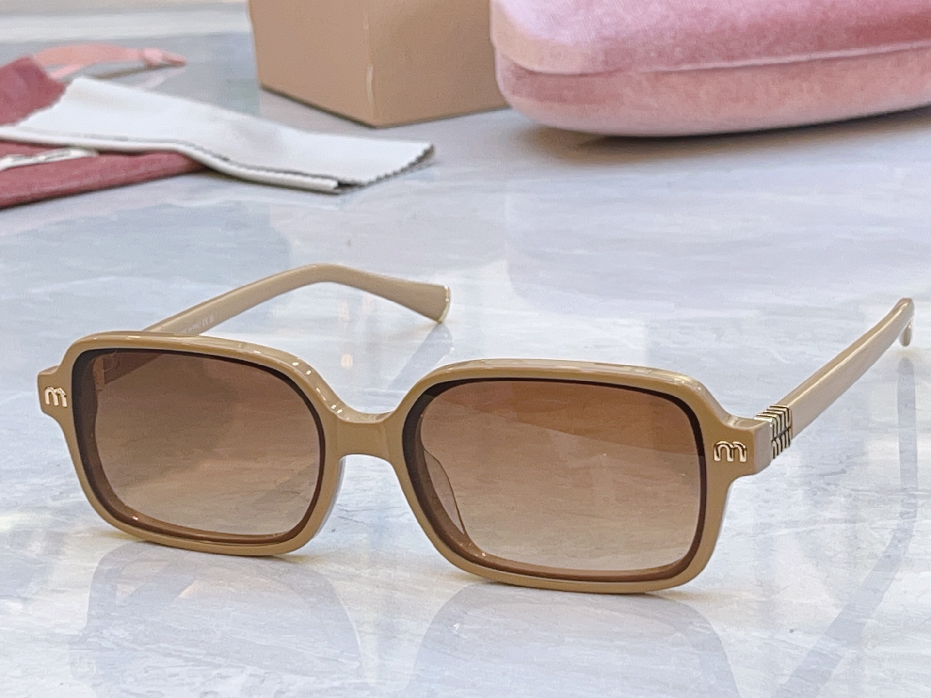 ，【MIUMI*】缪*缪新款太阳镜🕶️，Mod：SMU 72KS，SIZE:55口15-145