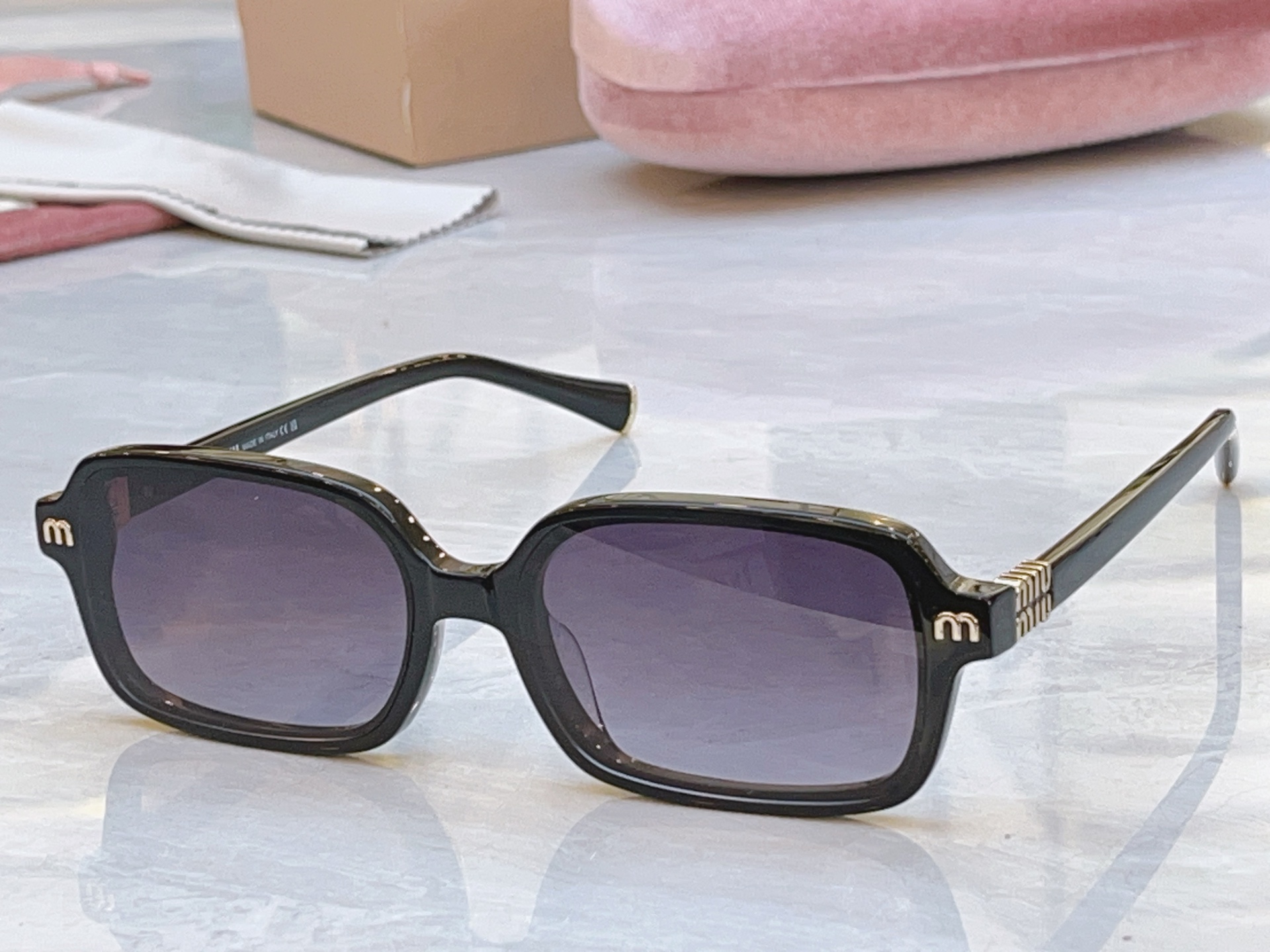 ，【MIUMI*】缪*缪新款太阳镜🕶️，Mod：SMU 72KS，SIZE:55口15-145