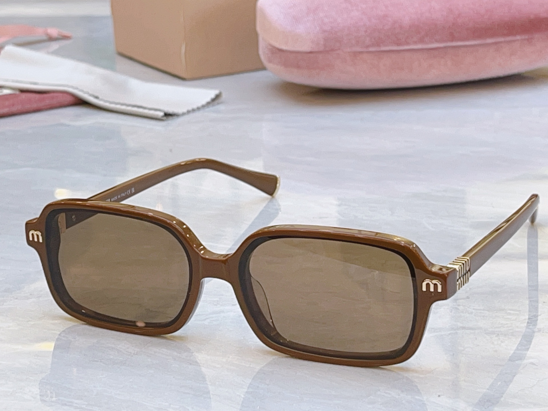 ，【MIUMI*】缪*缪新款太阳镜🕶️，Mod：SMU 72KS，SIZE:55口15-145