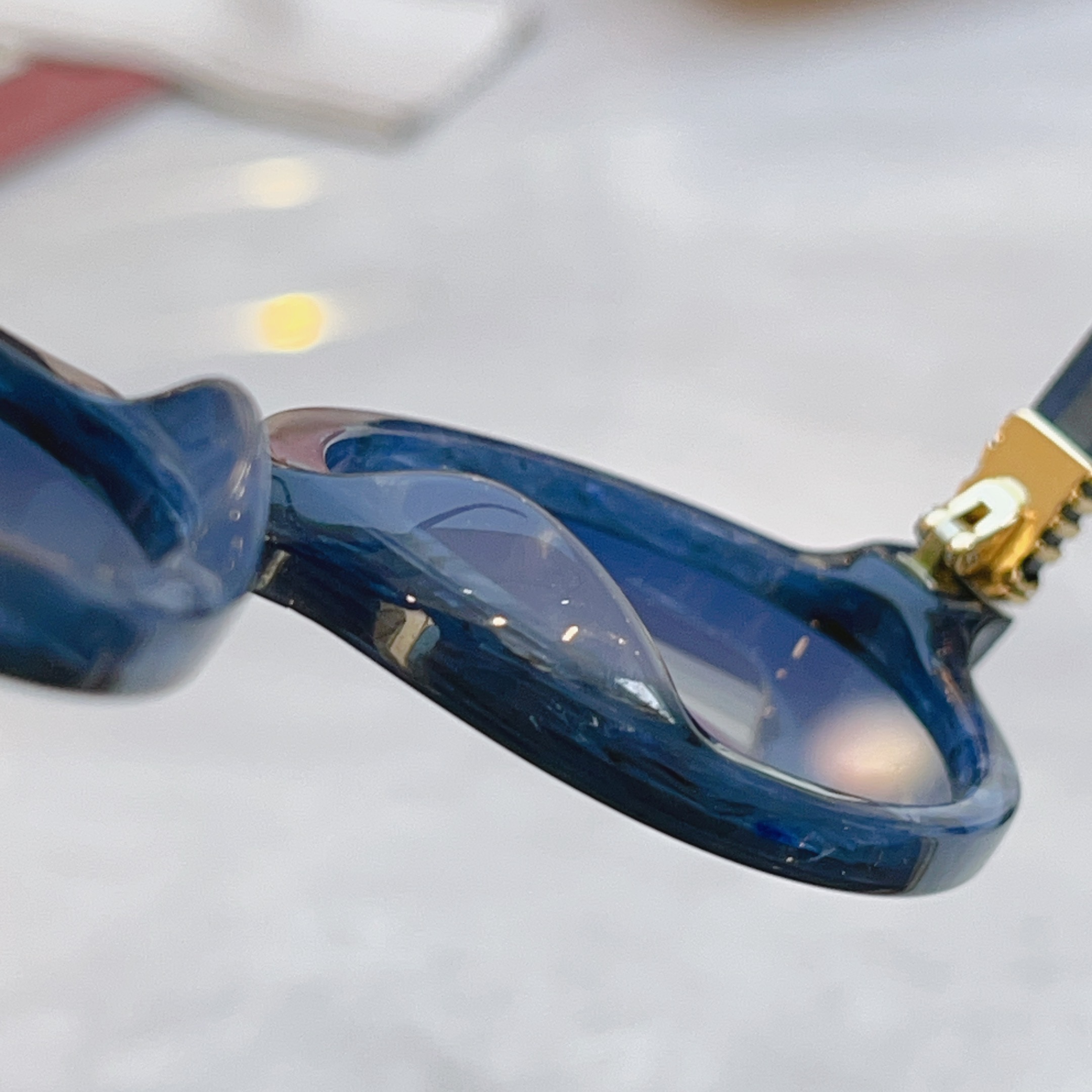 ，【MIUMI*】缪*缪新款太阳镜🕶️，Mod：SMU 71KS，SIZE:57口15-145