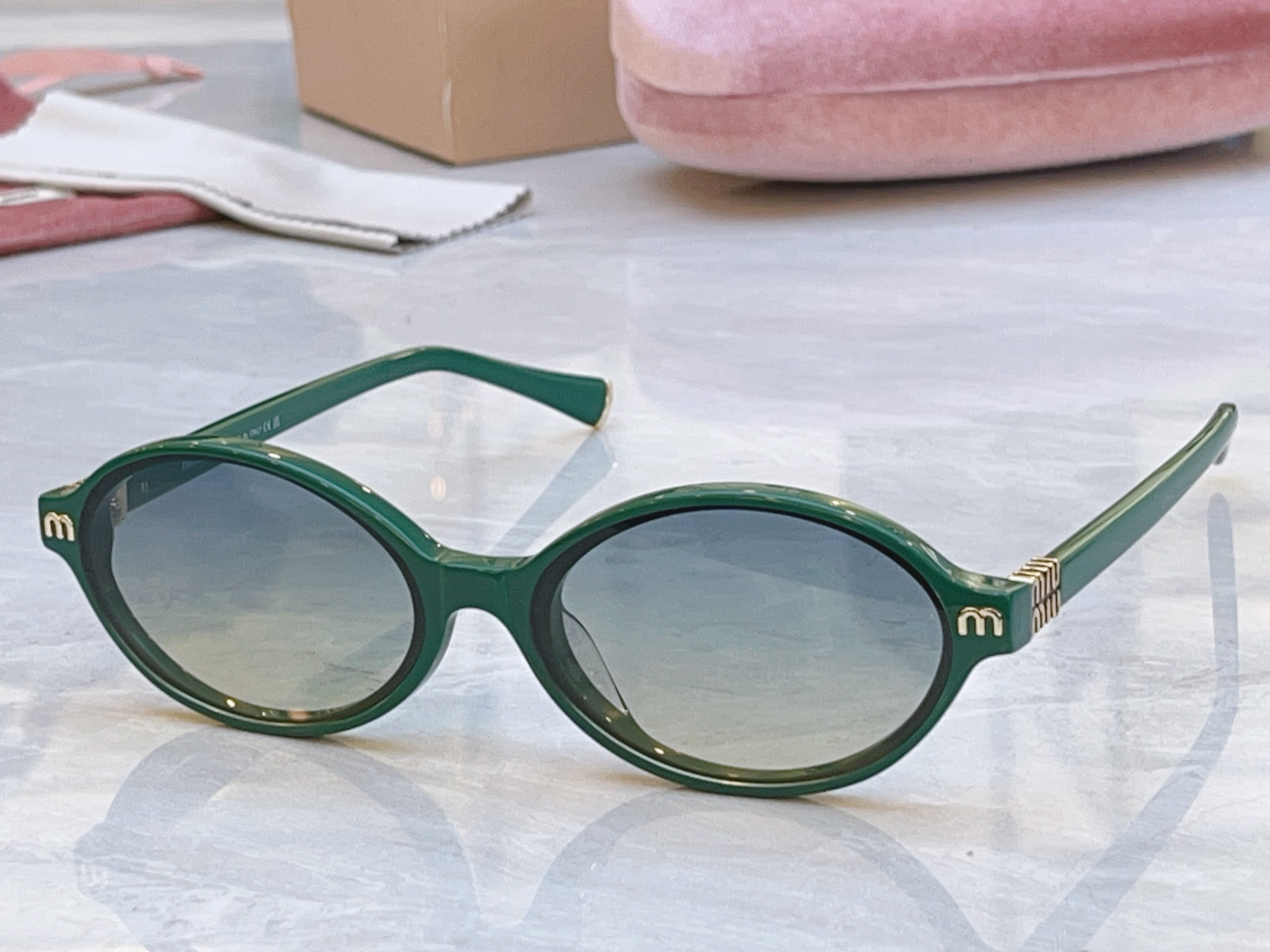 ，【MIUMI*】缪*缪新款太阳镜🕶️，Mod：SMU 71KS，SIZE:57口15-145