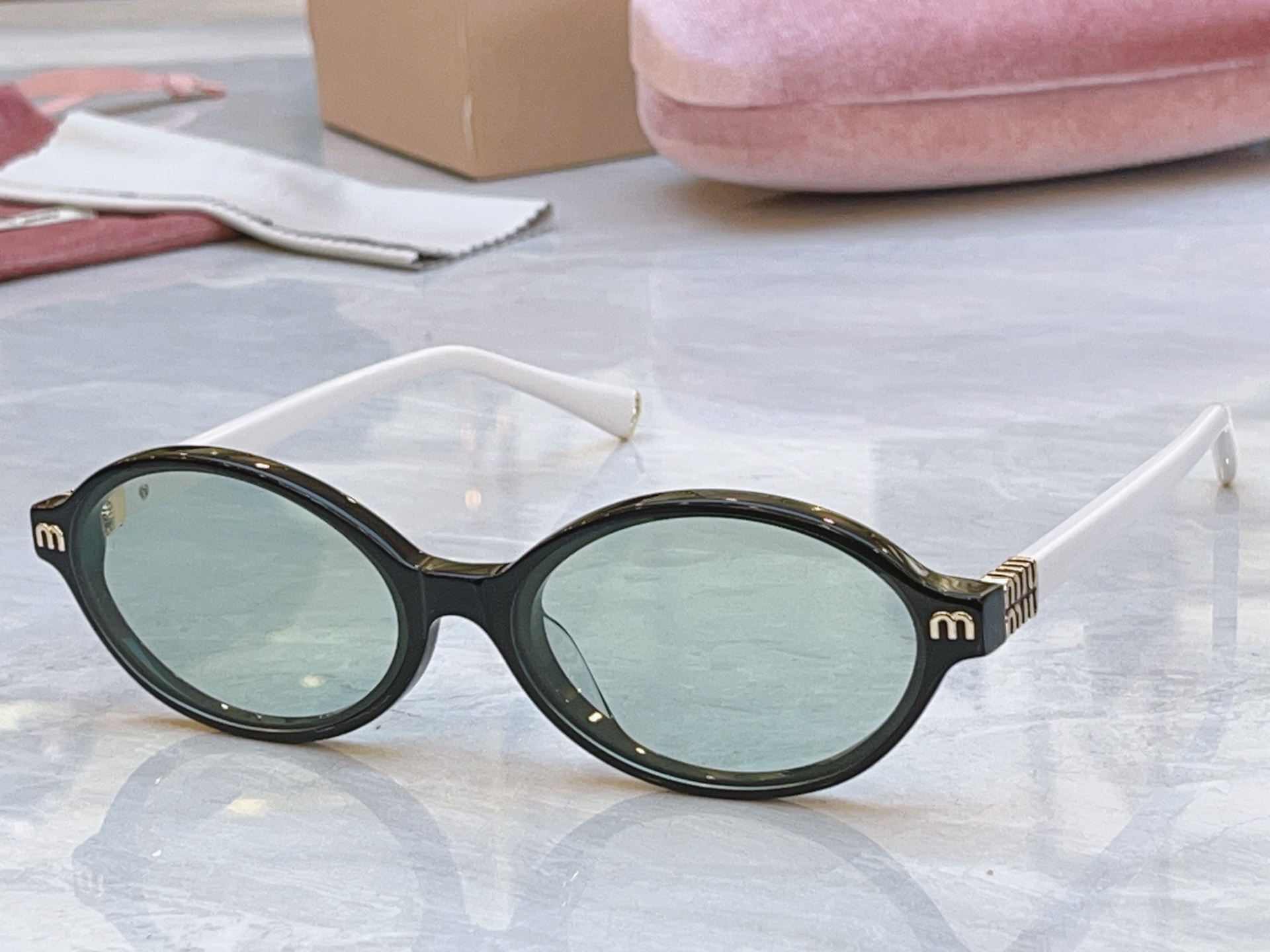 ，【MIUMI*】缪*缪新款太阳镜🕶️，Mod：SMU 71KS，SIZE:57口15-145