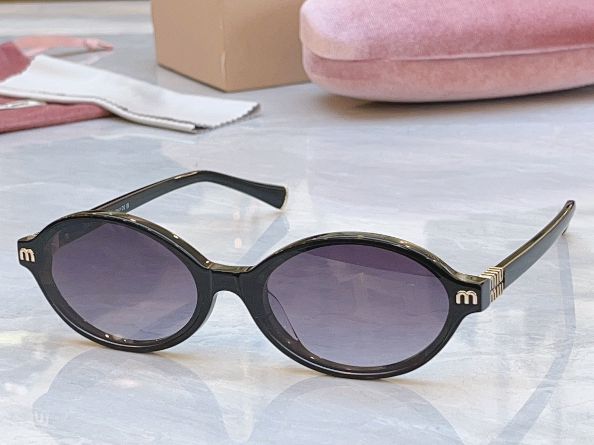 ，【MIUMI*】缪*缪新款太阳镜🕶️，Mod：SMU 71KS，SIZE:57口15-145