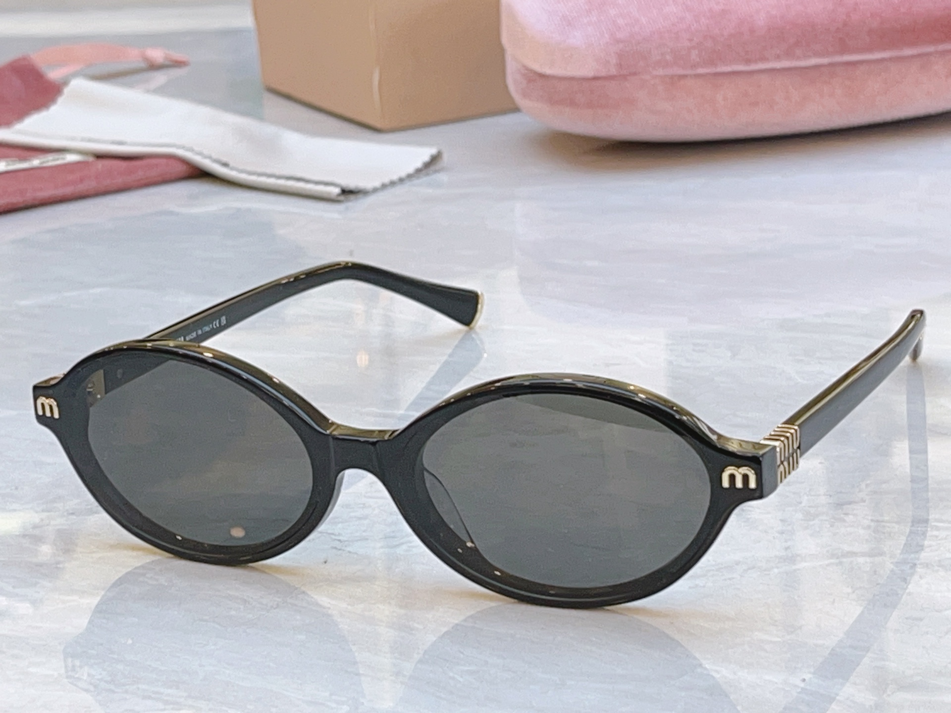 ，【MIUMI*】缪*缪新款太阳镜🕶️，Mod：SMU 71KS，SIZE:57口15-145