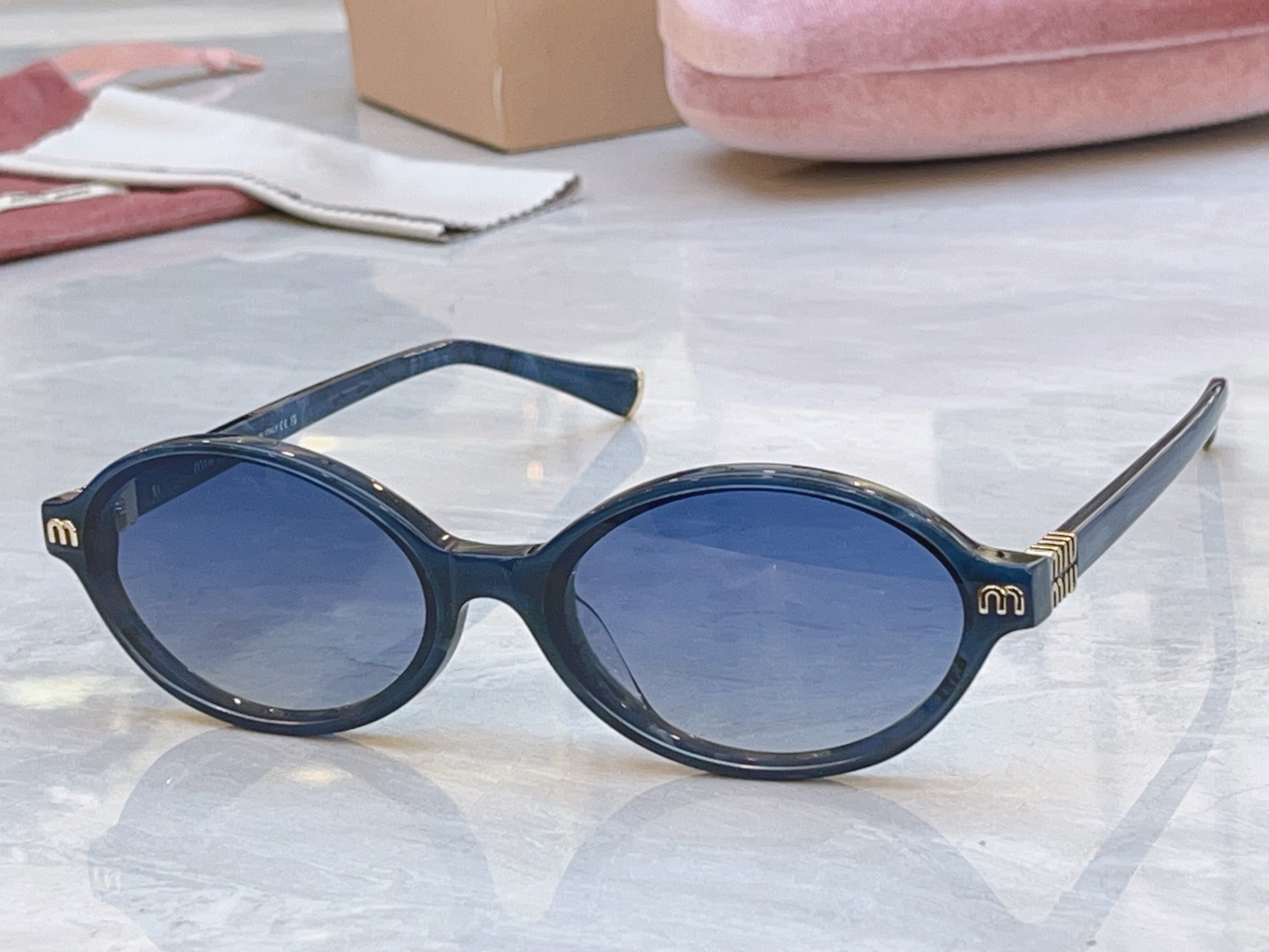 ，【MIUMI*】缪*缪新款太阳镜🕶️，Mod：SMU 71KS，SIZE:57口15-145