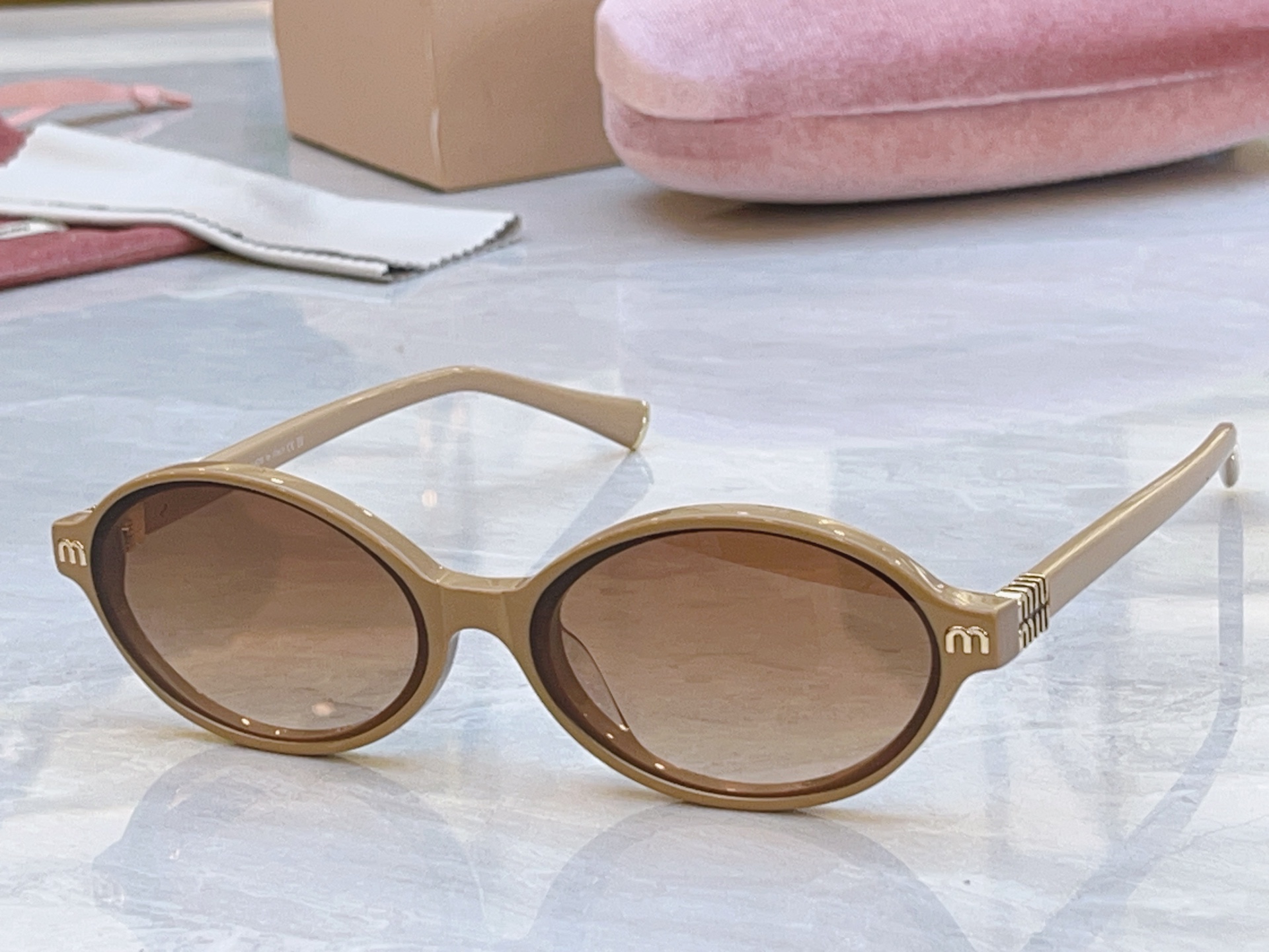 ，【MIUMI*】缪*缪新款太阳镜🕶️，Mod：SMU 71KS，SIZE:57口15-145