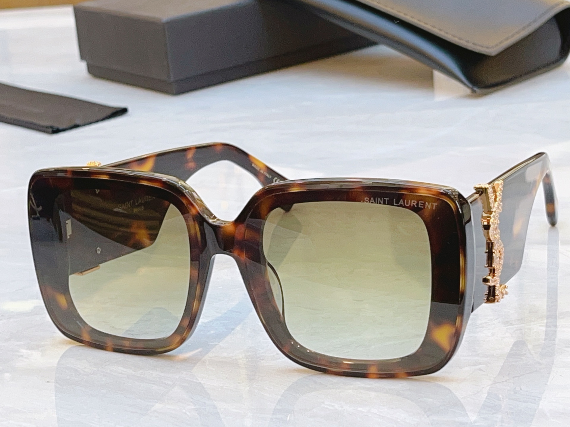 ，【SAINT LAUREN*】圣罗*兰新款太阳镜，MODEL：SL M1716L，SIZE：53口24