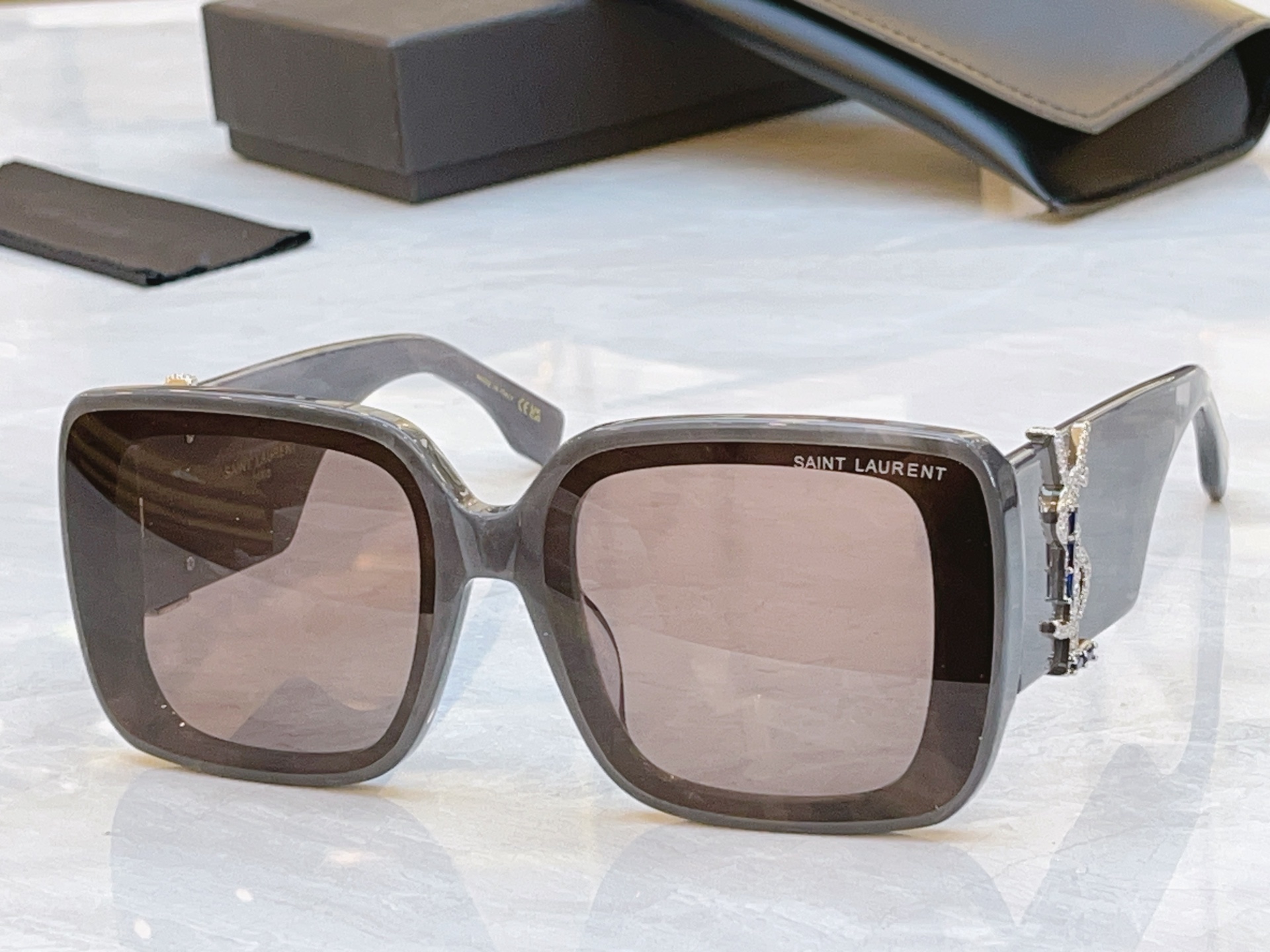 ，【SAINT LAUREN*】圣罗*兰新款太阳镜，MODEL：SL M1716L，SIZE：53口24