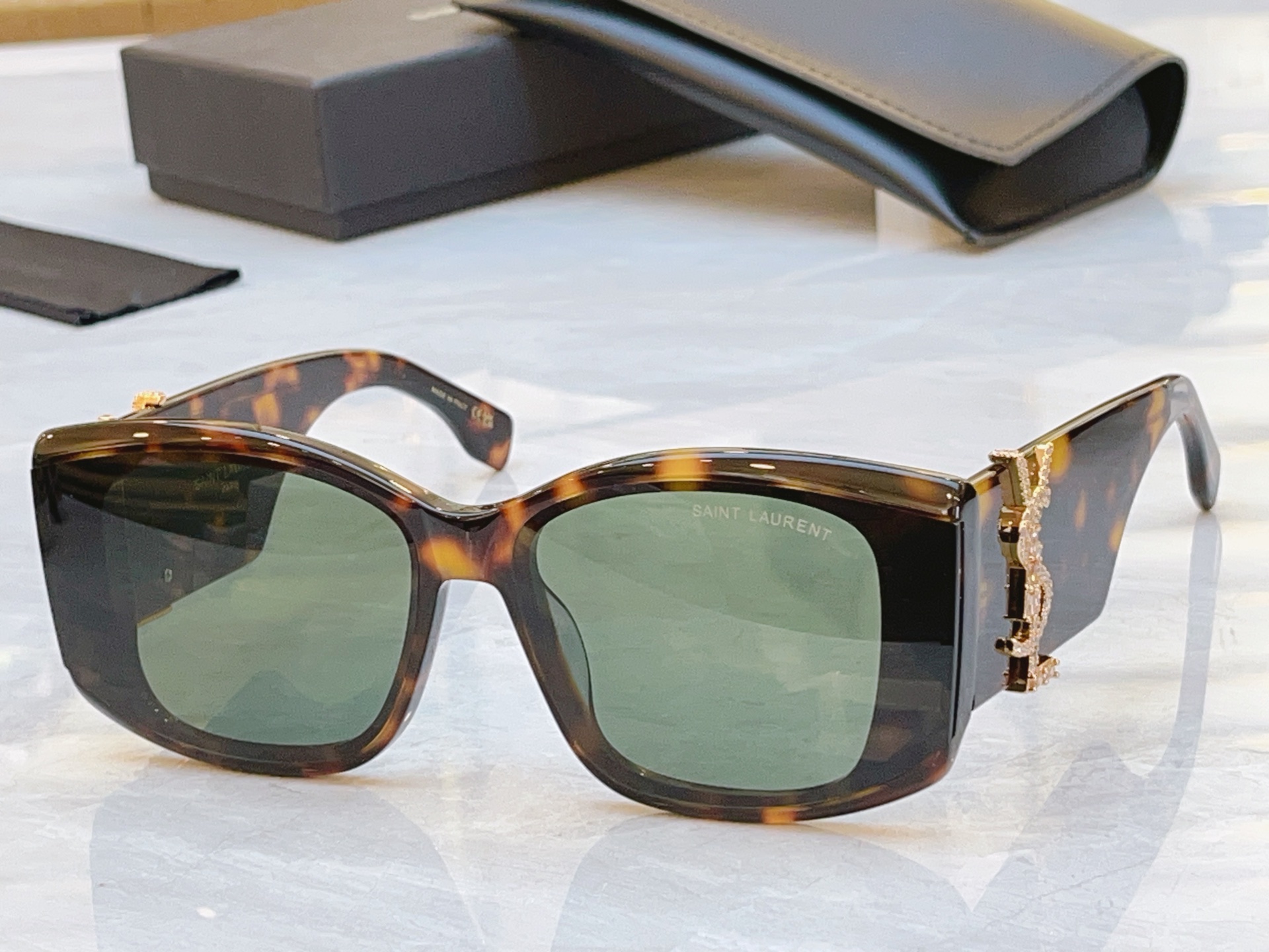 ，【SAINT LAUREN*】圣罗*兰新款太阳镜，MODEL：SL M1717L，SIZE：54口20