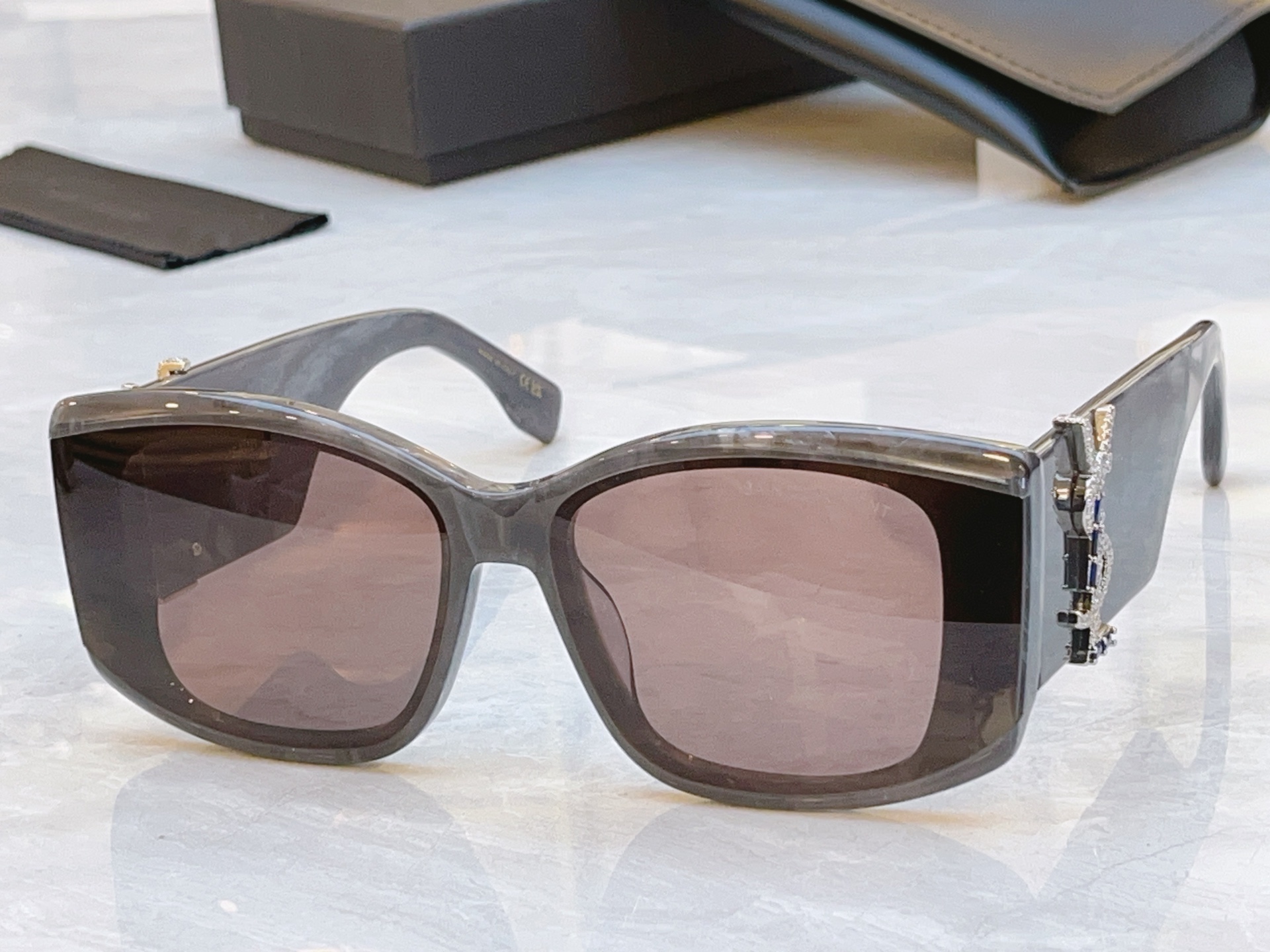 ，【SAINT LAUREN*】圣罗*兰新款太阳镜，MODEL：SL M1717L，SIZE：54口20