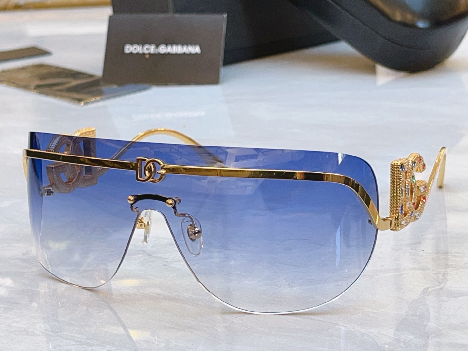 ，【DOLCE & GABBAN*】D*G新款太阳镜，MODEL：DG2320B，SIZE：143口0-