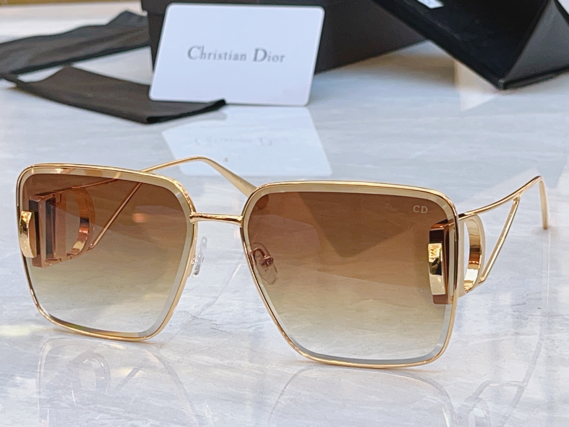 ，【DIO* 】迪*奥新款太阳镜，MODEL：DGSTA42UCR，SIZE：64口16-140