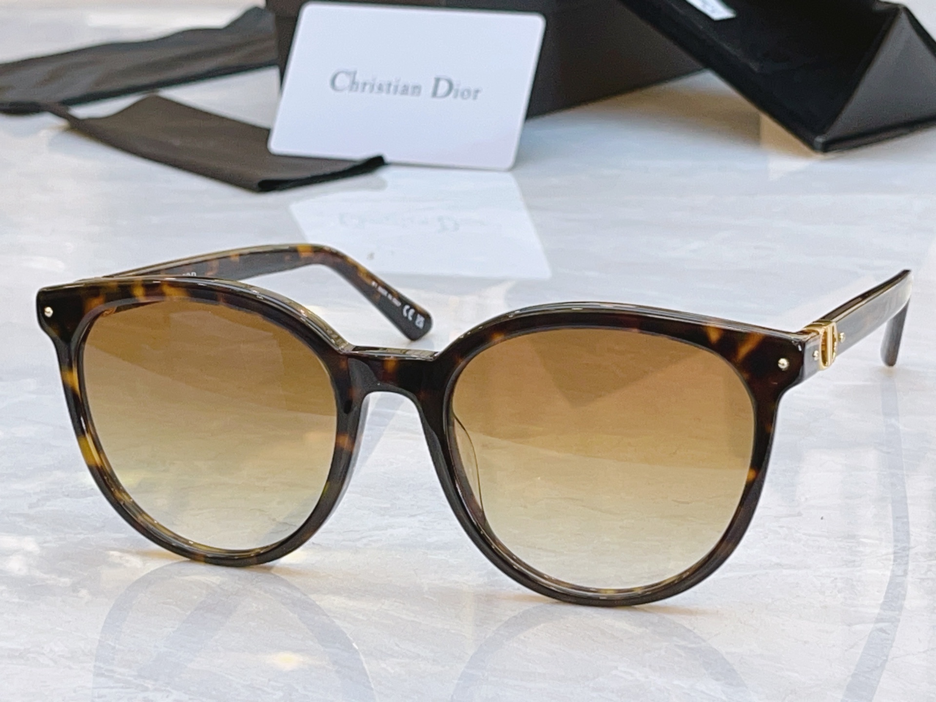 ，【DIO* 】迪*奥新款太阳镜，MODEL：DGSTA42UCR，SIZE：64口16-140