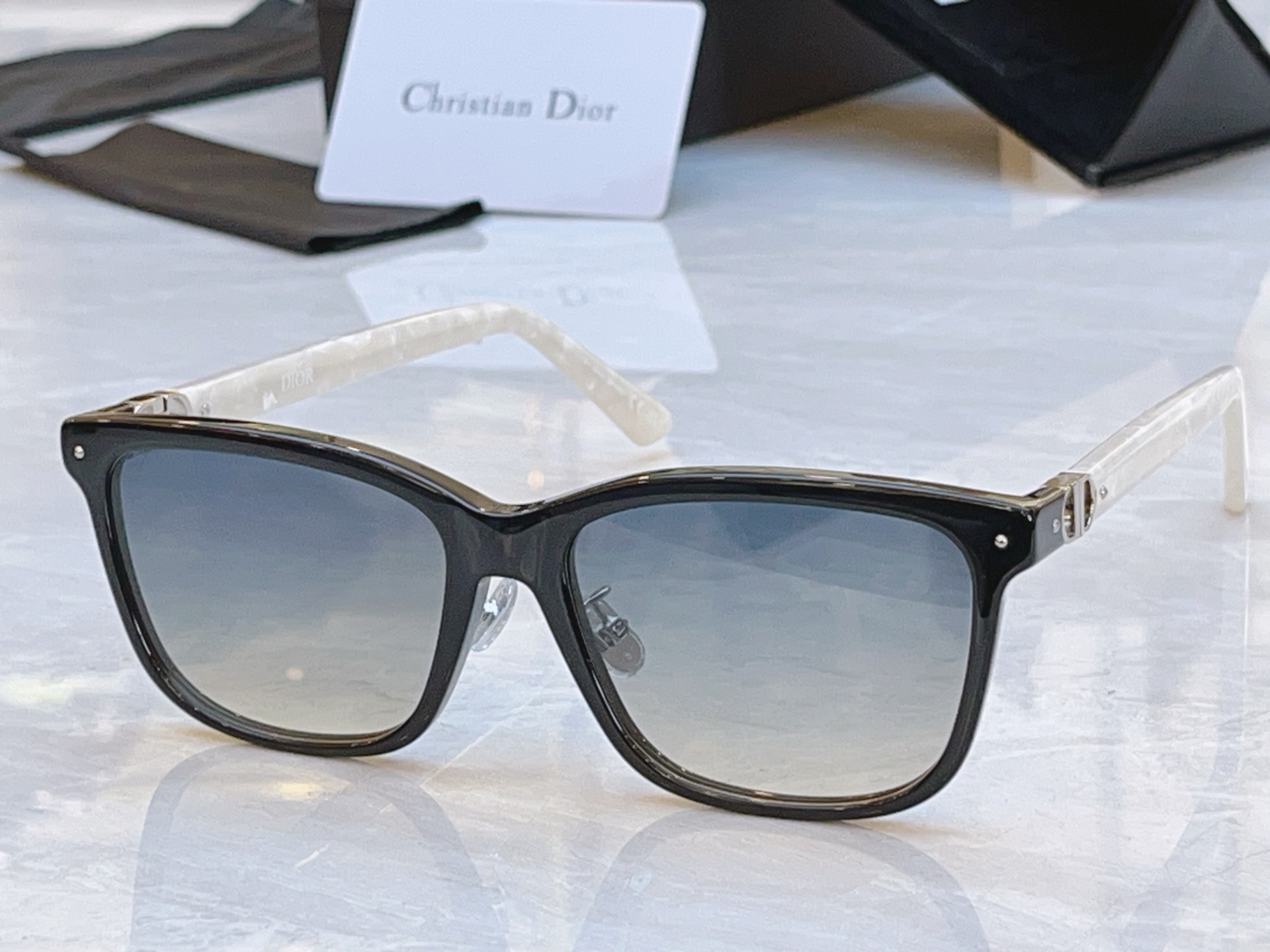 ，【DIO* 】迪*奥新款太阳镜，MODEL：Petit CD R1F，SIZE：57口20-140