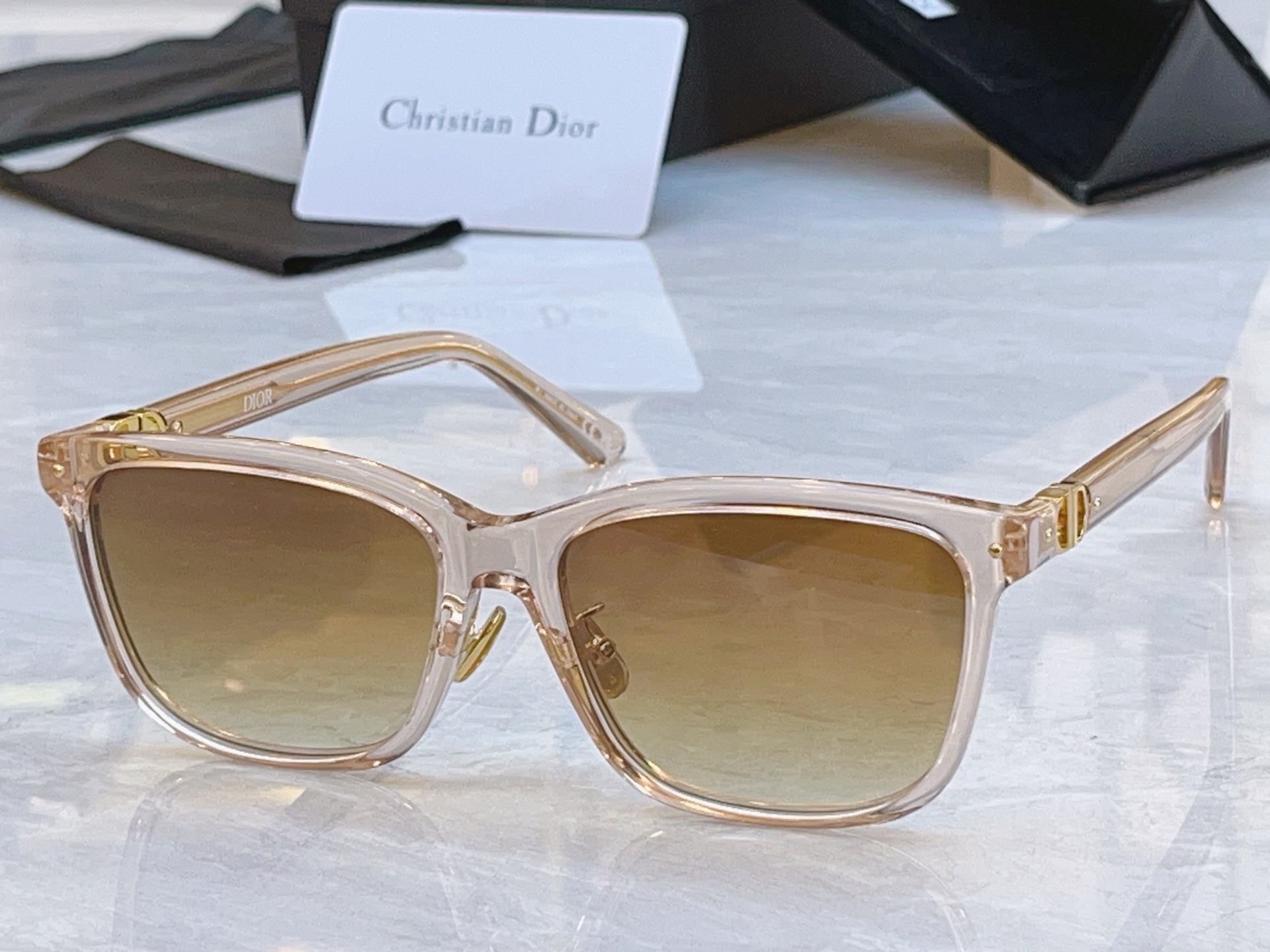 ，【DIO* 】迪*奥新款太阳镜，MODEL：Petit CD R1F，SIZE：57口20-140