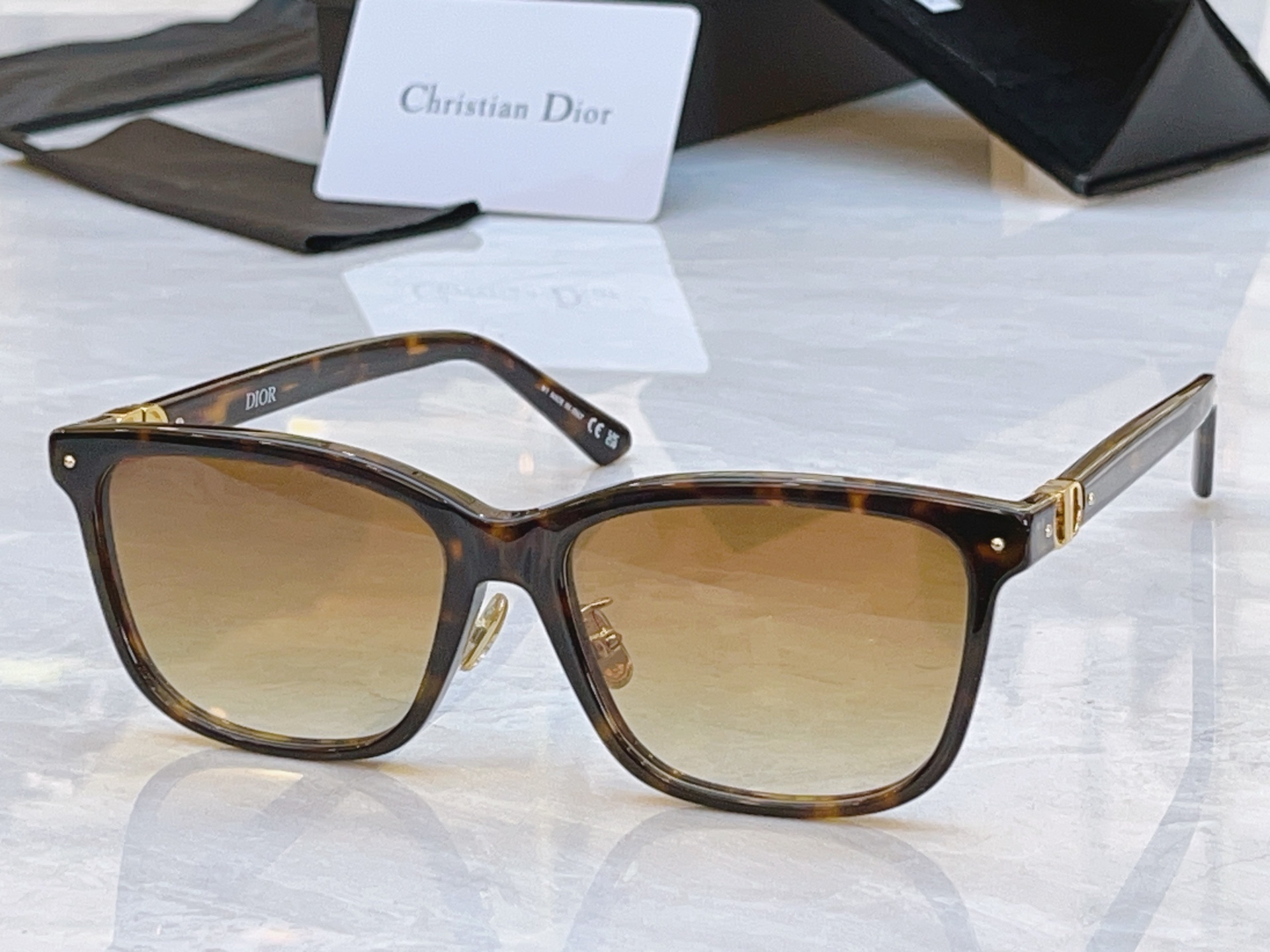 ，【DIO* 】迪*奥新款太阳镜，MODEL：Petit CD R1F，SIZE：57口20-140