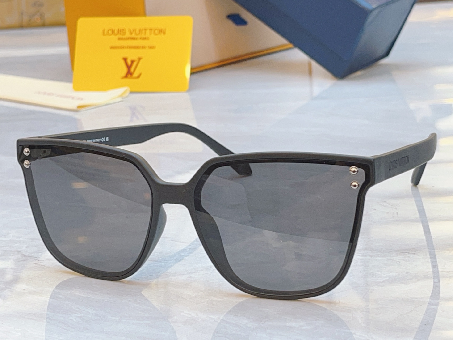 ，【LOUIS VUITTO*】路易*威登新款太阳镜，MODEL：Z2975W，SIZE：63口17-1