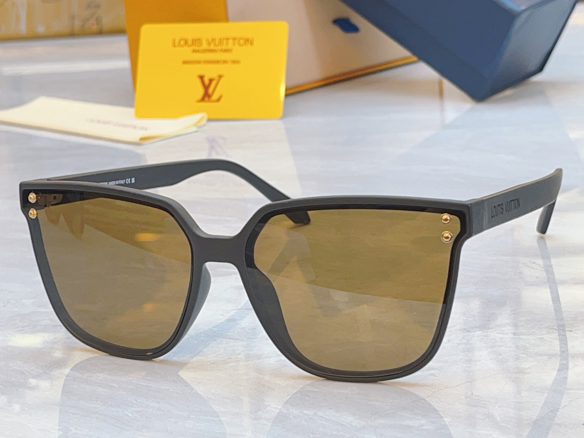 ，【LOUIS VUITTO*】路易*威登新款太阳镜，MODEL：Z2975W，SIZE：63口17-1