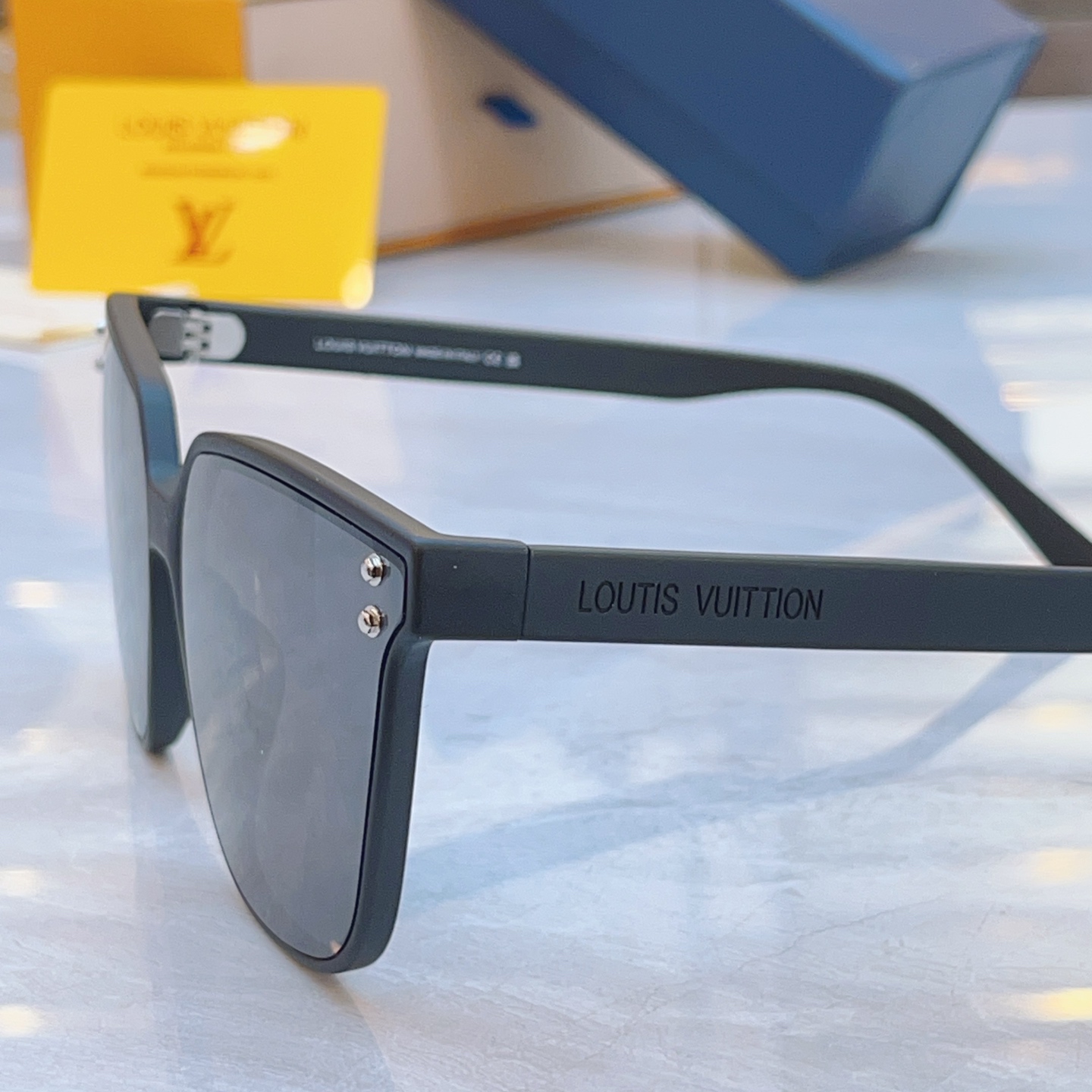 ，【LOUIS VUITTO*】路易*威登新款太阳镜，MODEL：Z2975W，SIZE：63口17-1