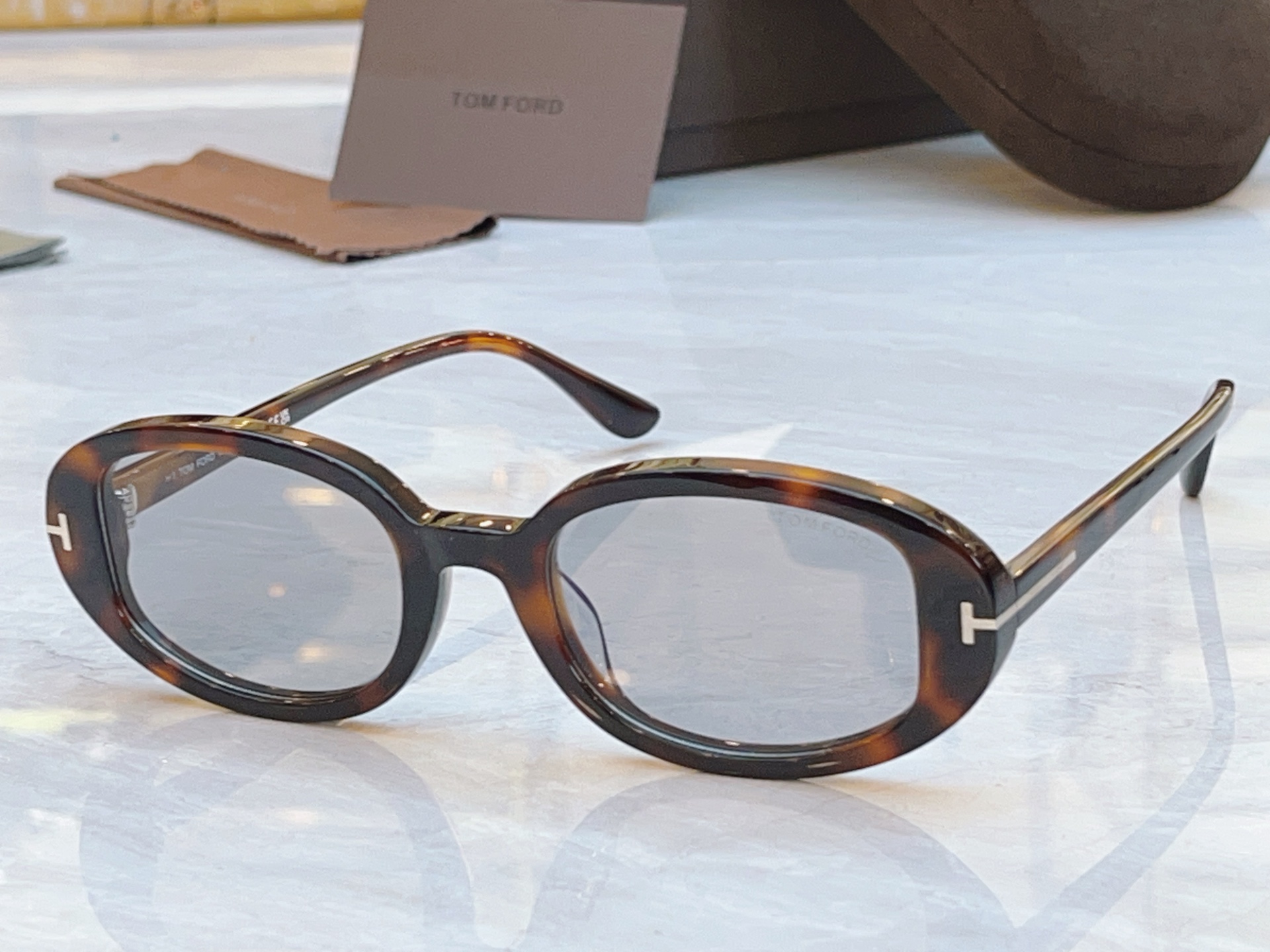 ，【TOM FOR*】汤姆*福特新款太阳镜，MODEL：FT1364，SIZE：49口21-140