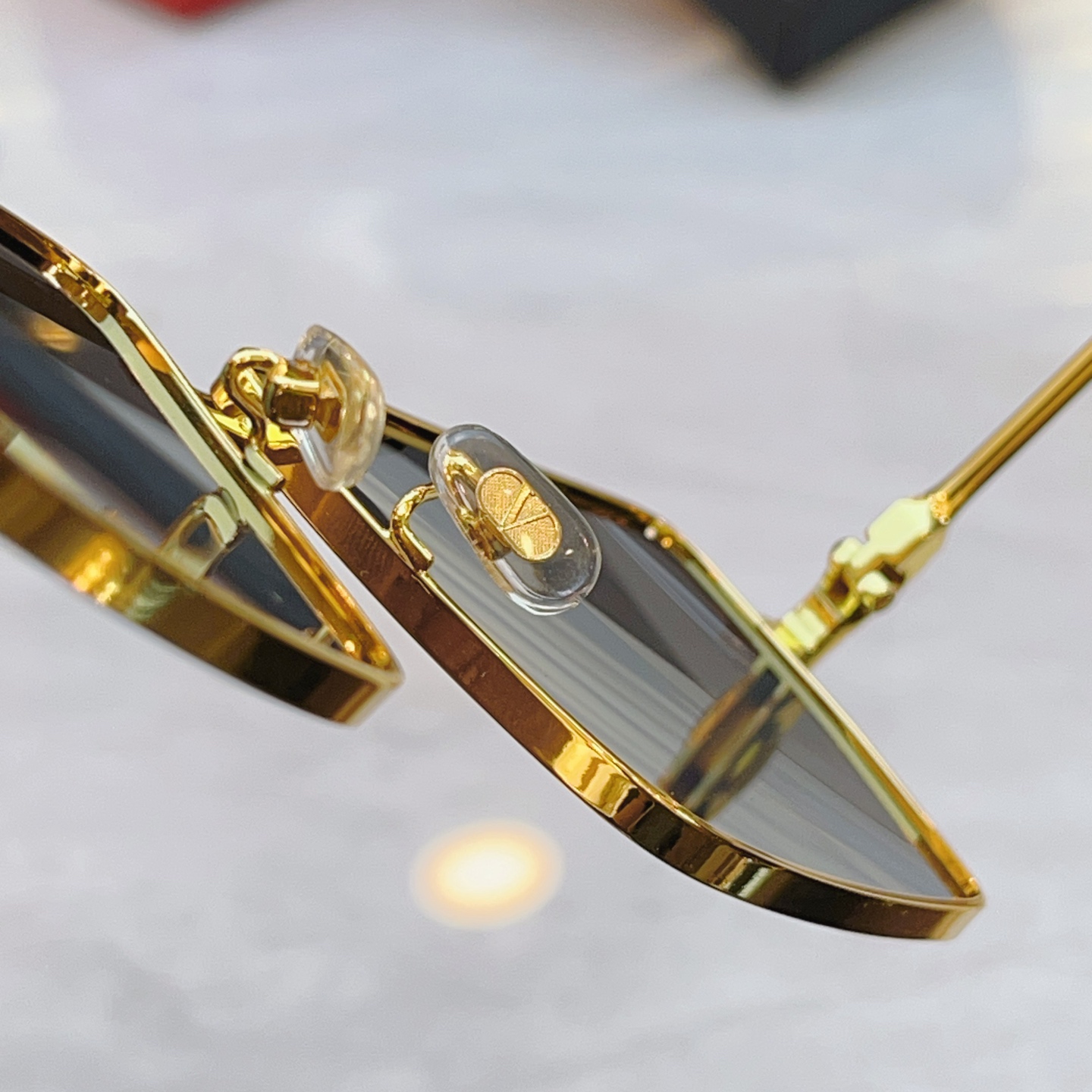 ，【VALENTIN*】华伦*天奴新款太阳镜，MODEL：VLX-134，SIZE：59口14-145